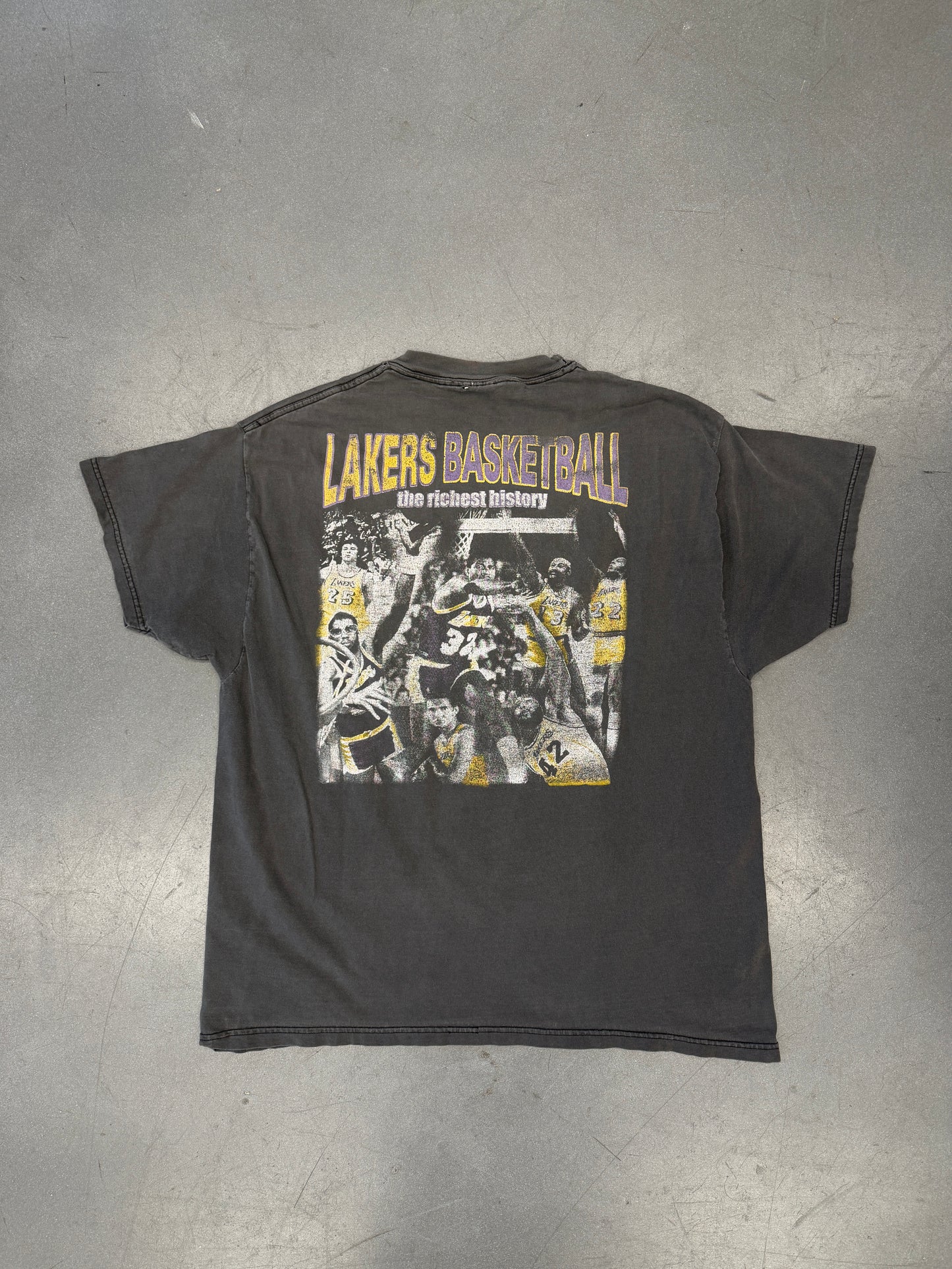 2001 LOS ANGELES LAKERS NBA WORLD CHAMPIONS BACK TO BACK "THE RICHEST HISTORY" TEE (FADED TAG)