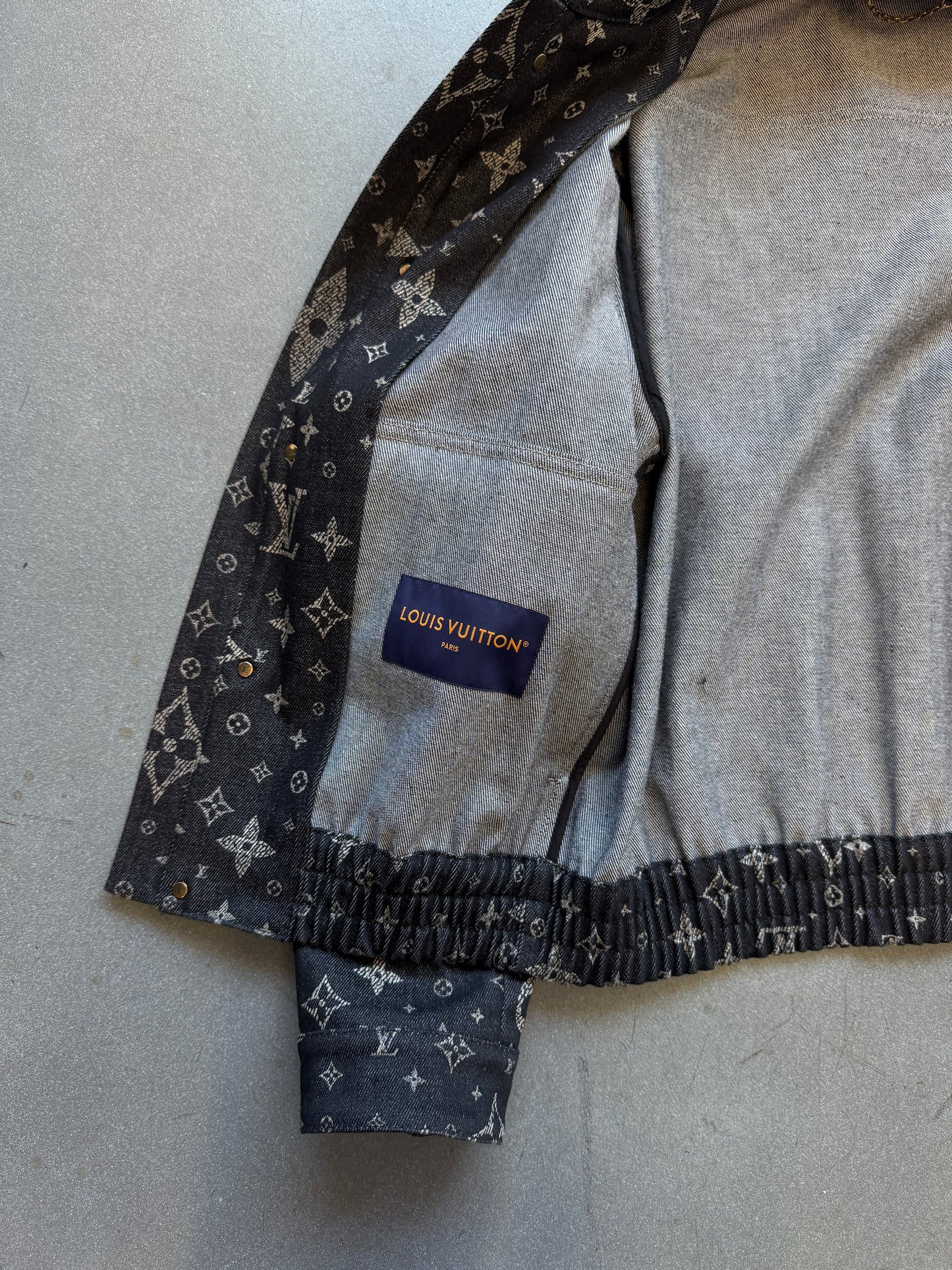 LOUIS VUITTON BLACK STARRY PRINT MONOGRAM DENIM FULL-ZIP BUTTON-UP JACKET - SIZE 46 (PRE-OWNED WITH GARMENT PROTECTOR)