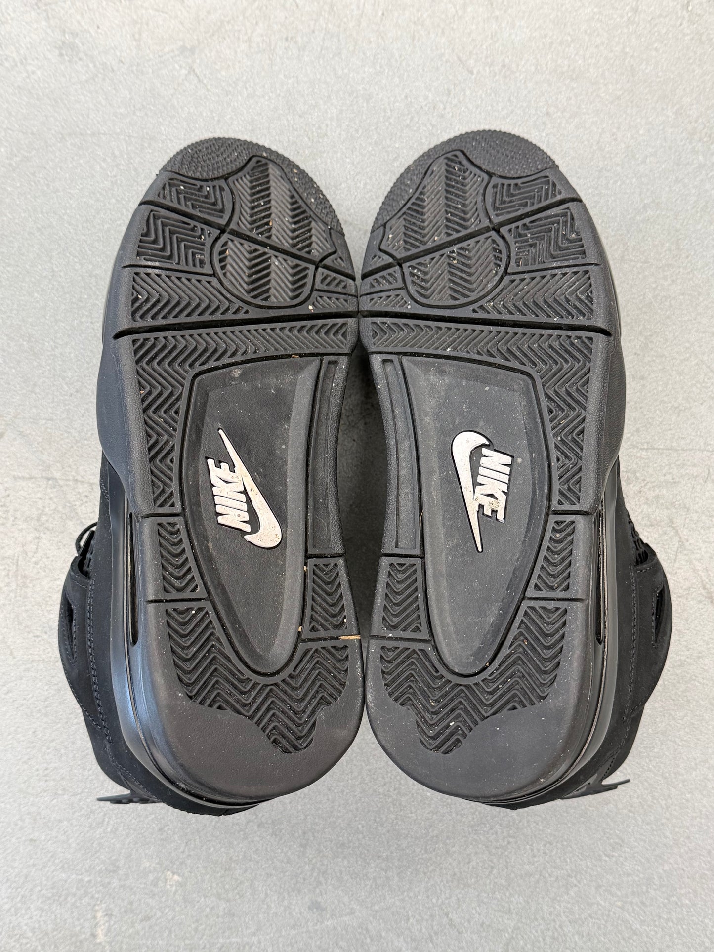 2025 AIR JORDAN 4 RETRO BLACK CAT (PRE-OWNED WITH BOX)