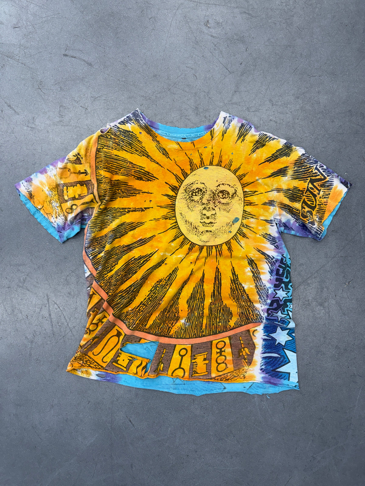 1992 LIQUID BLUE SUN & MOON TIE DYE CROPPED TEE (PULLED TAG)