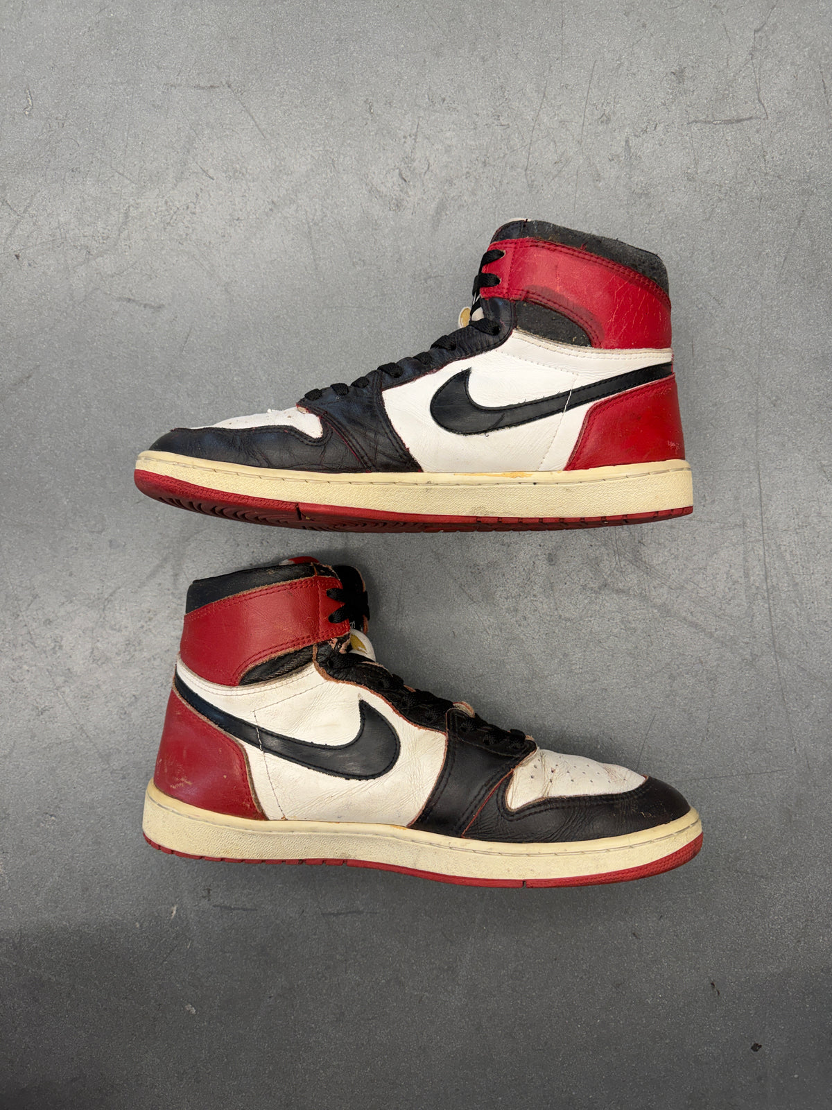 1985 AIR JORDAN 1 HIGH - PAINTED CHICAGO BLACK TOE (E)