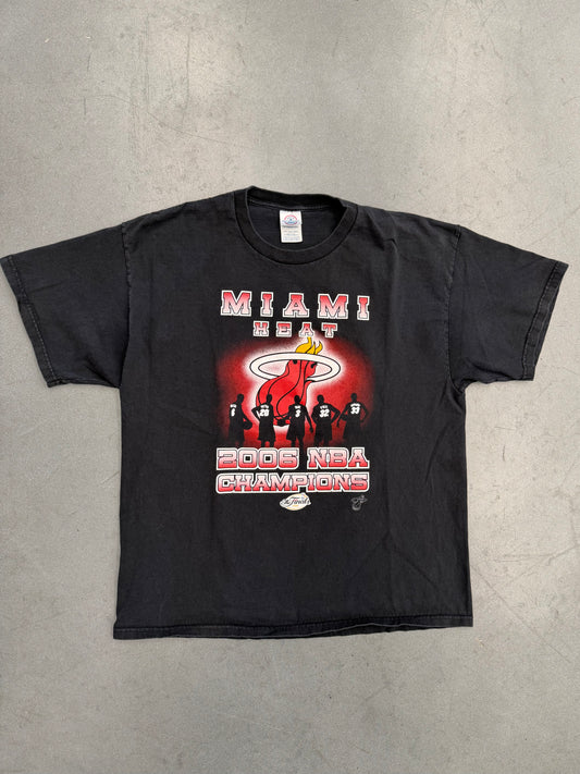 2006 MIAMI HEAT NBA CHAMPIONS TEE (DELTA PRO WEIGHT TAG)