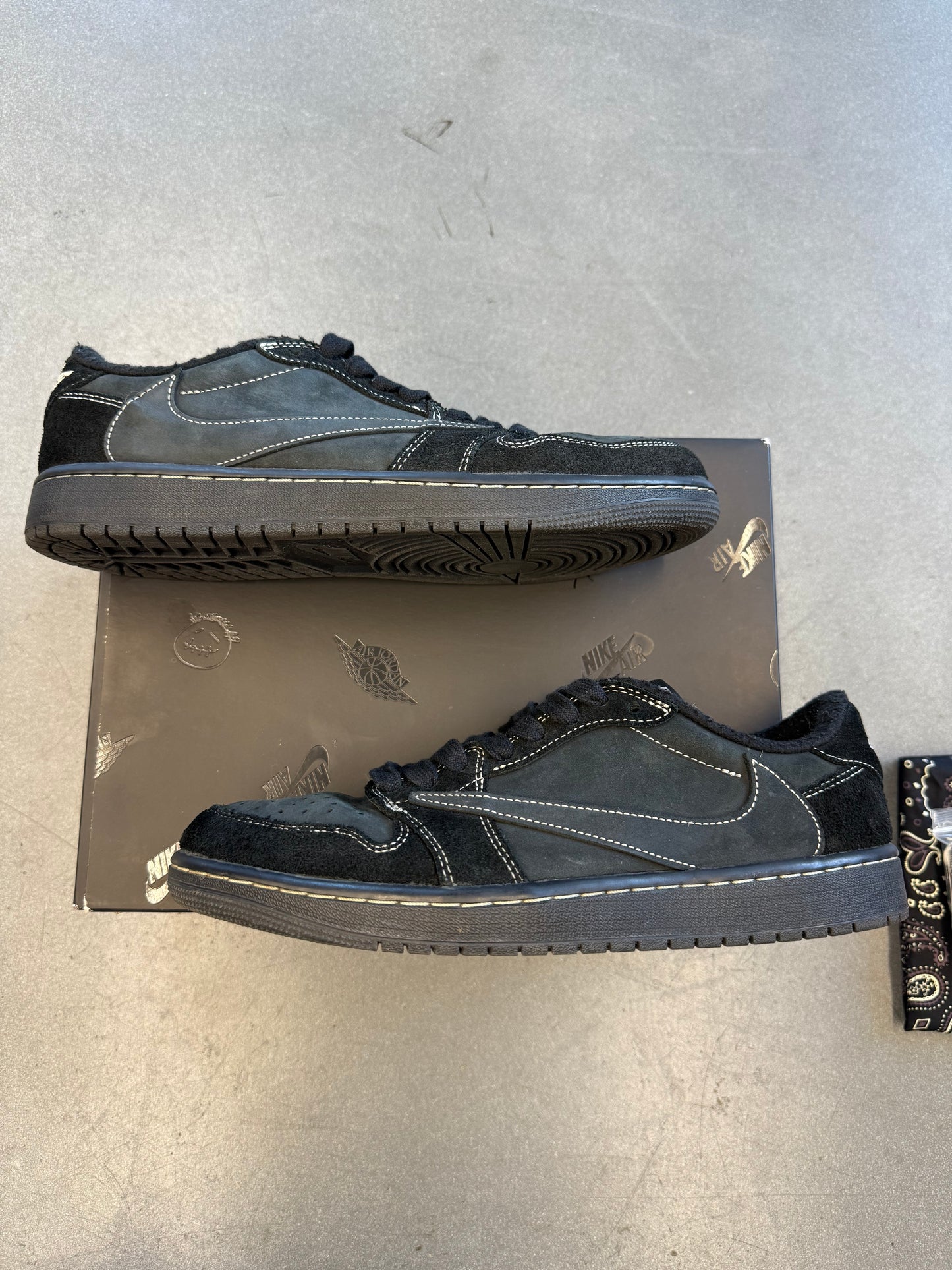 2022 SIZE 9.5 TRAVIS SCOTT X AIR JORDAN 1 RETRO LOW OG SP 'BLACK PHANTOM" (PRE-OWNED WITH BOX)