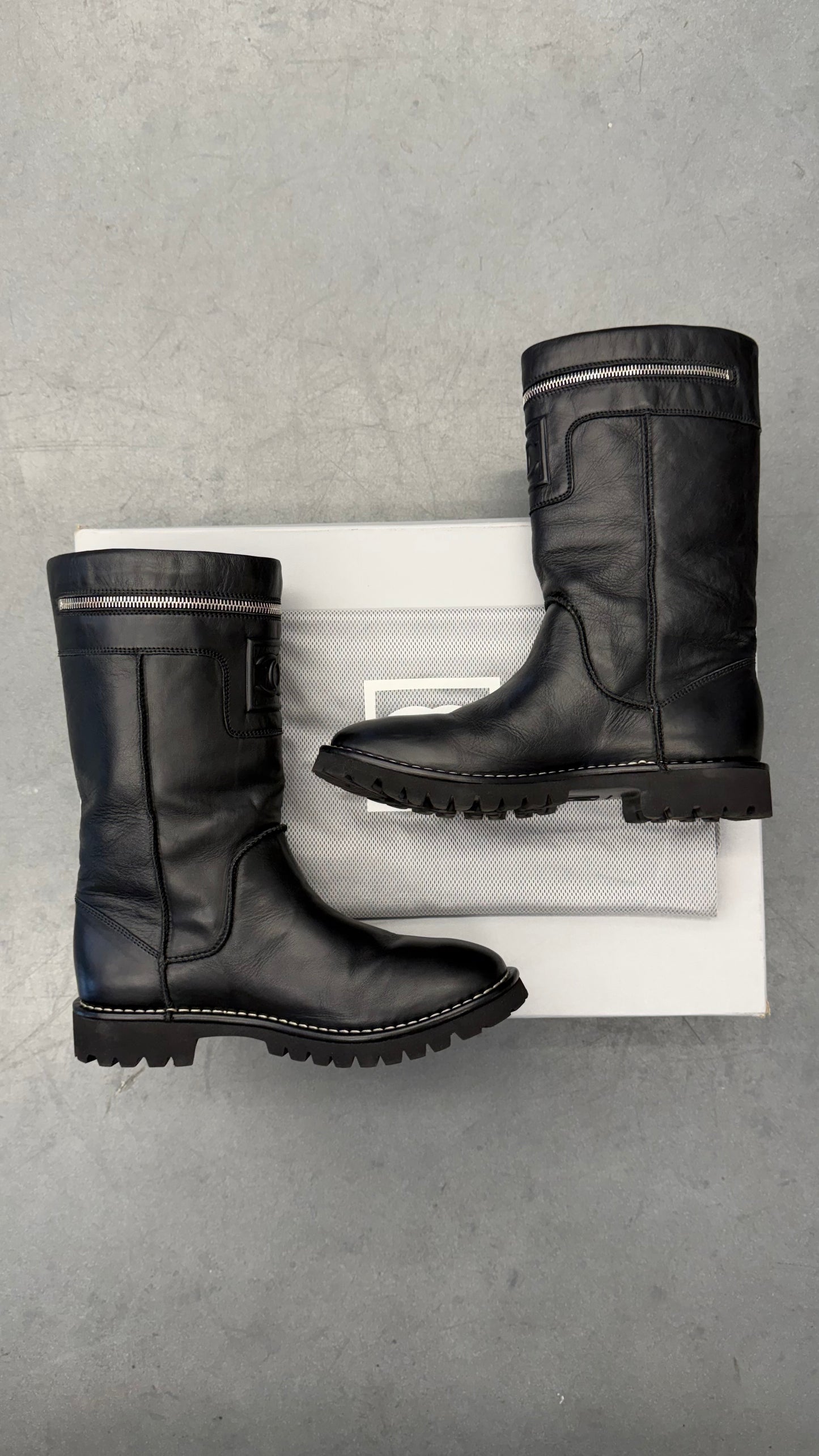 2010 SIZE 40 CHANEL BLACK LEATHER MOTO BOOTS (PRE-OWNED WITH BOX)