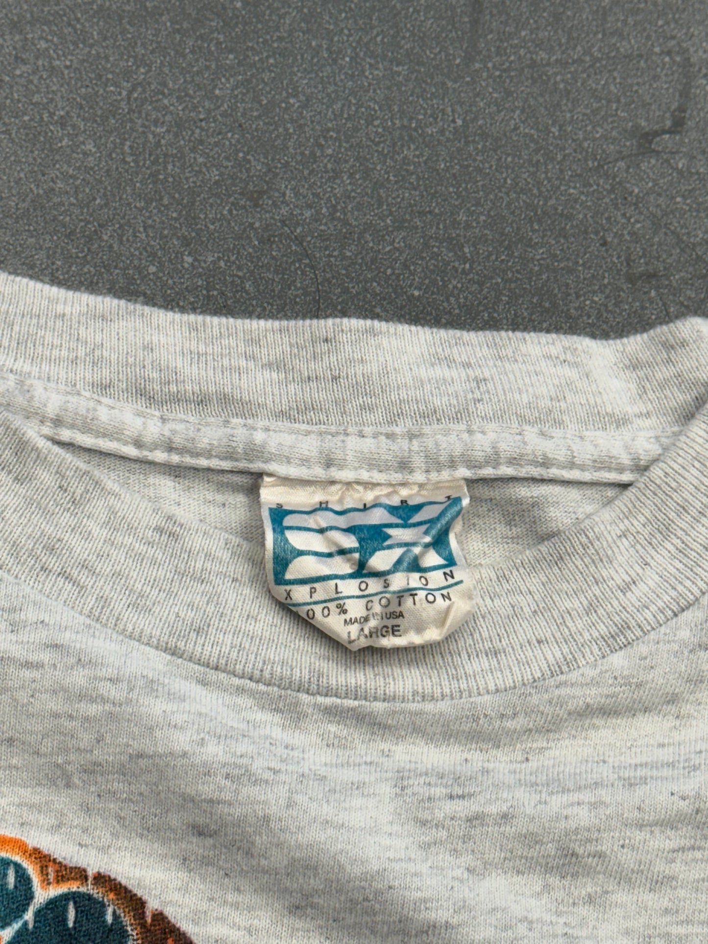 1996 MIAMI DOLPHINS DAN MARINO THROWING FOOTBALL TEE (SX SHIRT XPLOSION TAG)