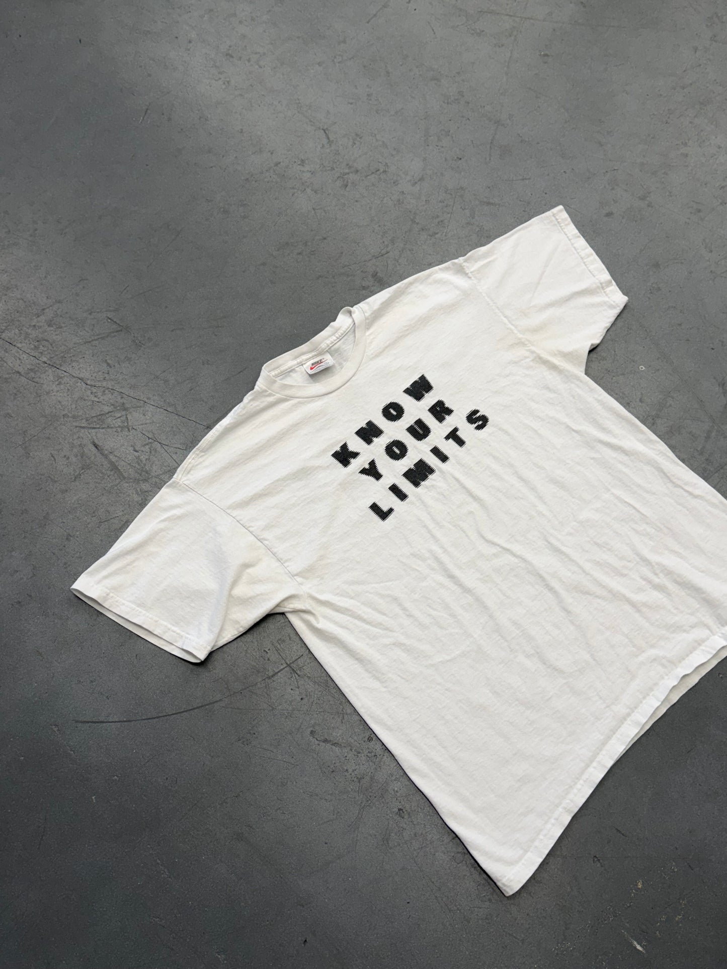 90S NIKE KNOW YOUR LIMITS TEE (WHITE/RED TAG)