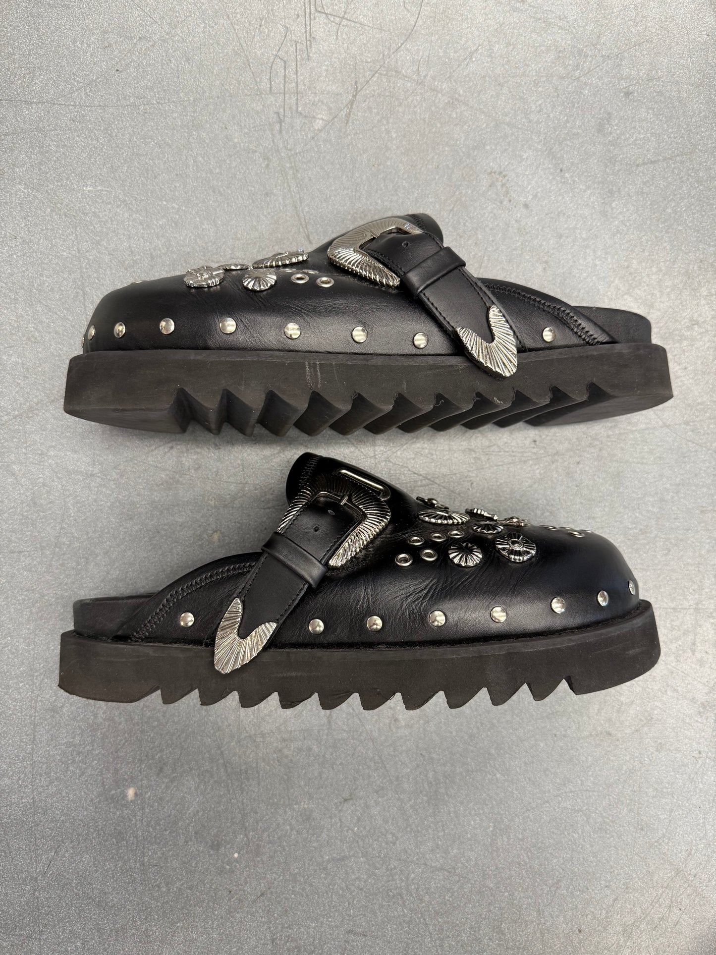 TOGA VIRILIS BLACK LEATHER STUDDED CLOG