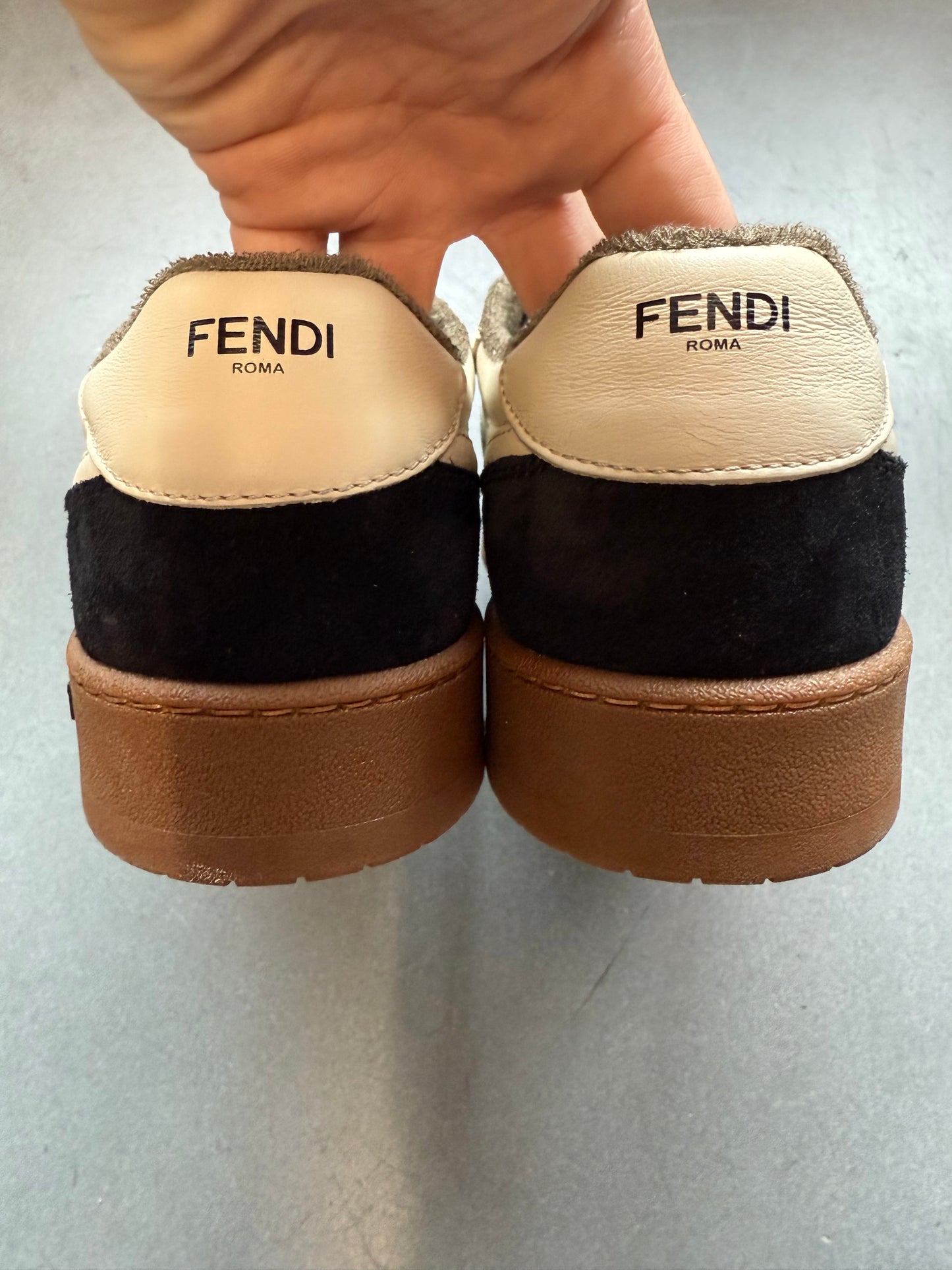 SIZE 10 FENDI MATCH LOW TOP LEATHER SNEAKERS (PRE-OWNED NO BOX)