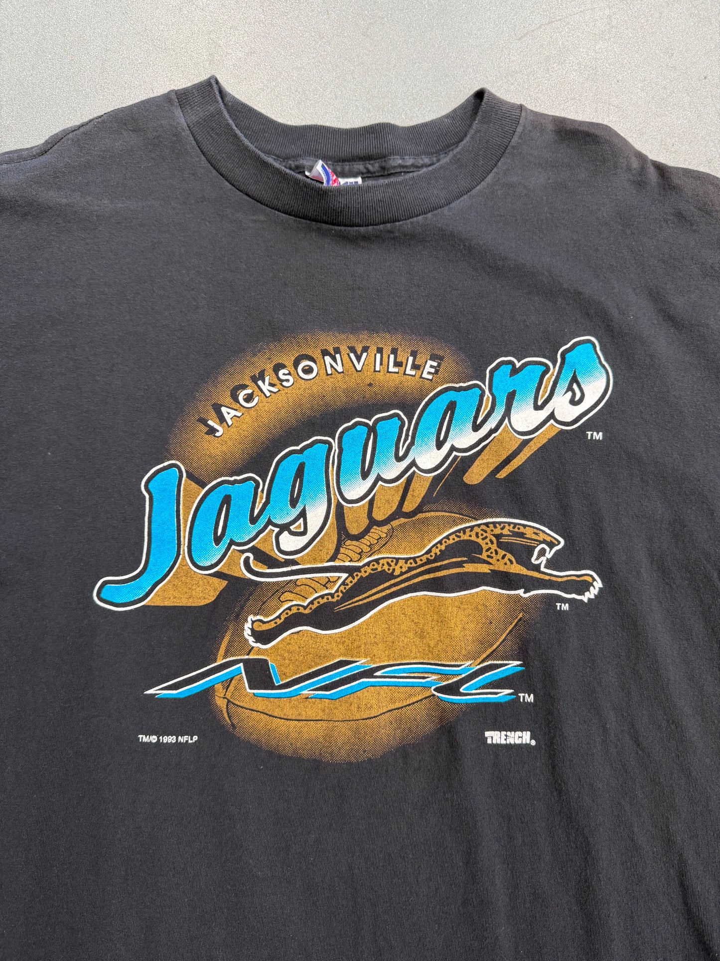1993 JACKONSVILLE JAGUARS LOGO IN FRONT OF FOOTBALL TEE (TRENCH TAG)