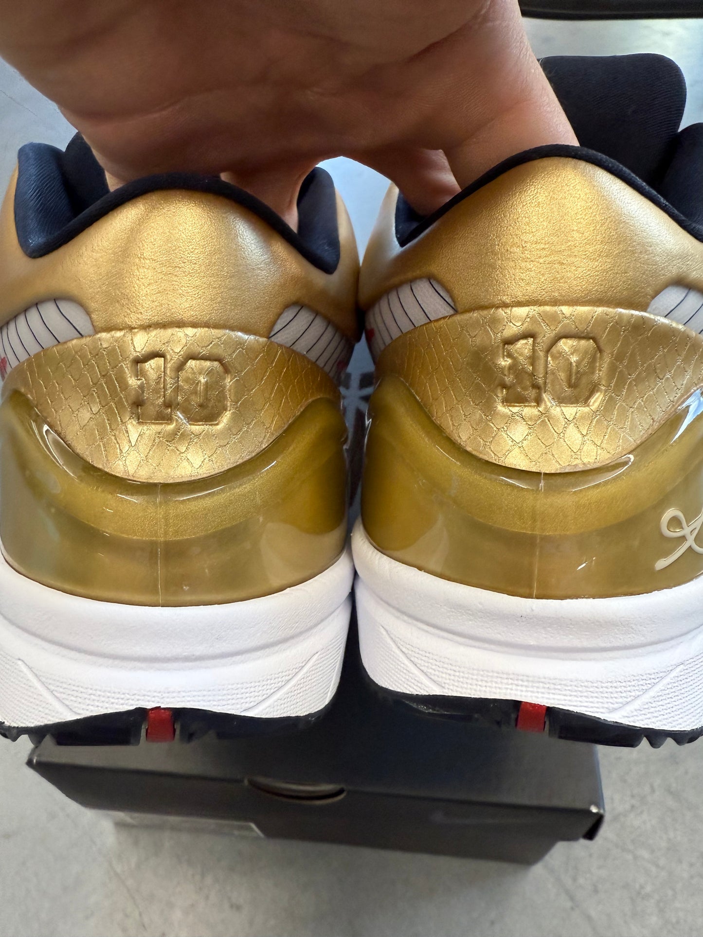 2024 SIZE 11.5 NIKE KOBE 4 PROTO GOLD METAL