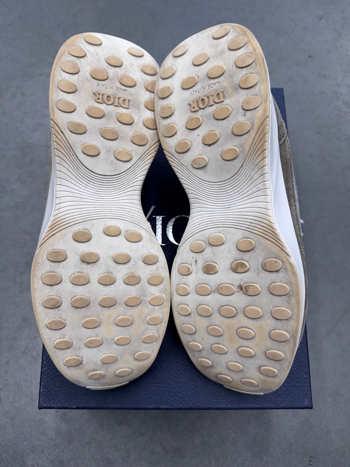 SIZE 42 DIOR B25 RUNNER SNEAKER (PRE-OWNED WITH BOX)