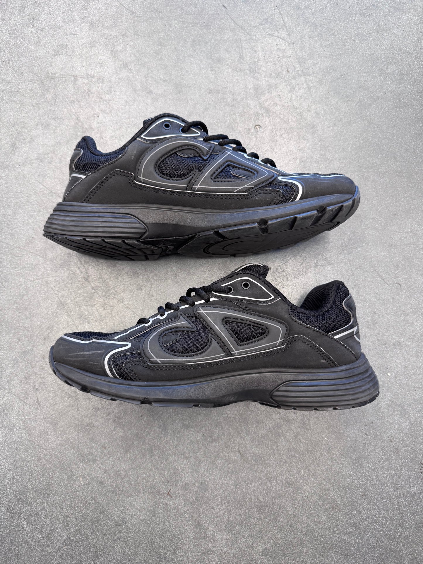 SIZE 41 DIOR B30 TRIPLE BLACK REFLECTIVE SNEAKERS (FITS US 9)