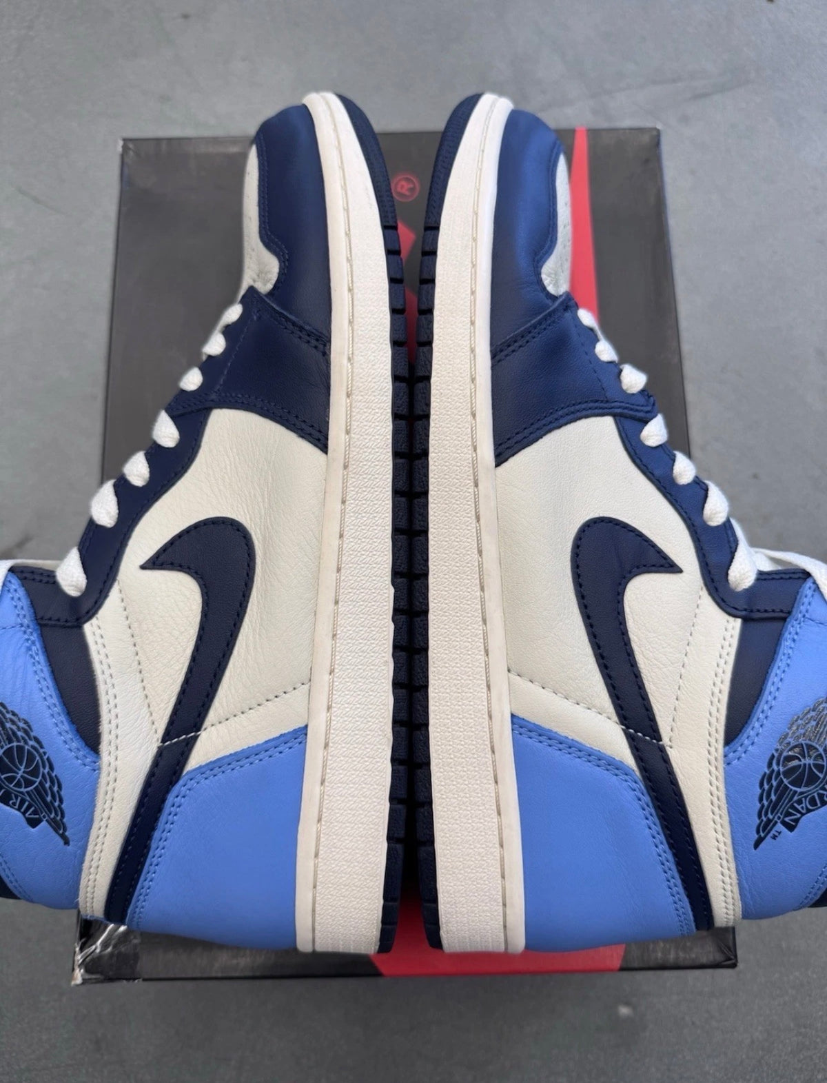 2019 SIZE 10.5 JORDAN 1 RETRO HIGH OBSIDIAN WITH BOX