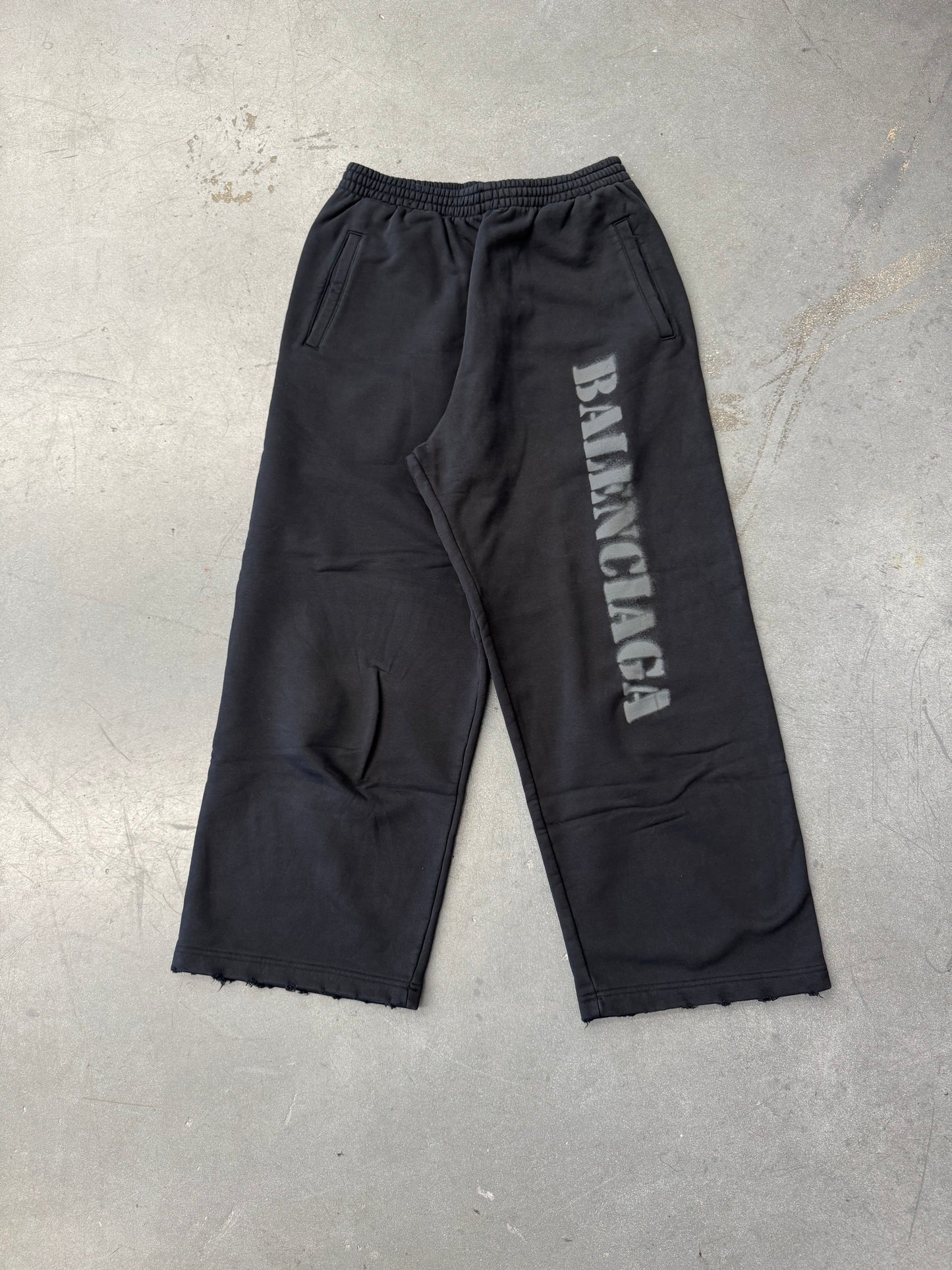 BALENCIAGA STENCIL TYPE BAGGY SWEATPANT - BLACK