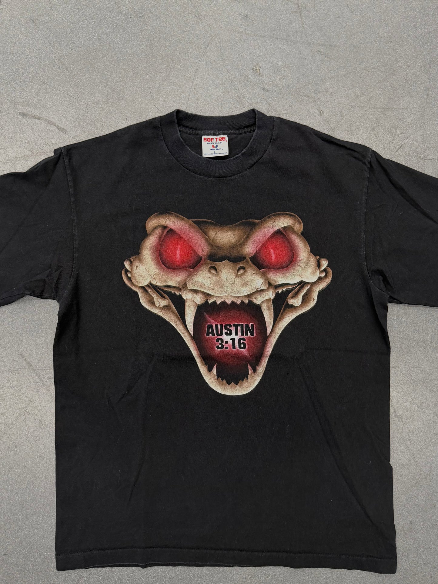 1998 WWF "DON'T TRUST ANYBODY!" STONE COLD STEVE AUSTIN TEE (SOFTEE TAG)