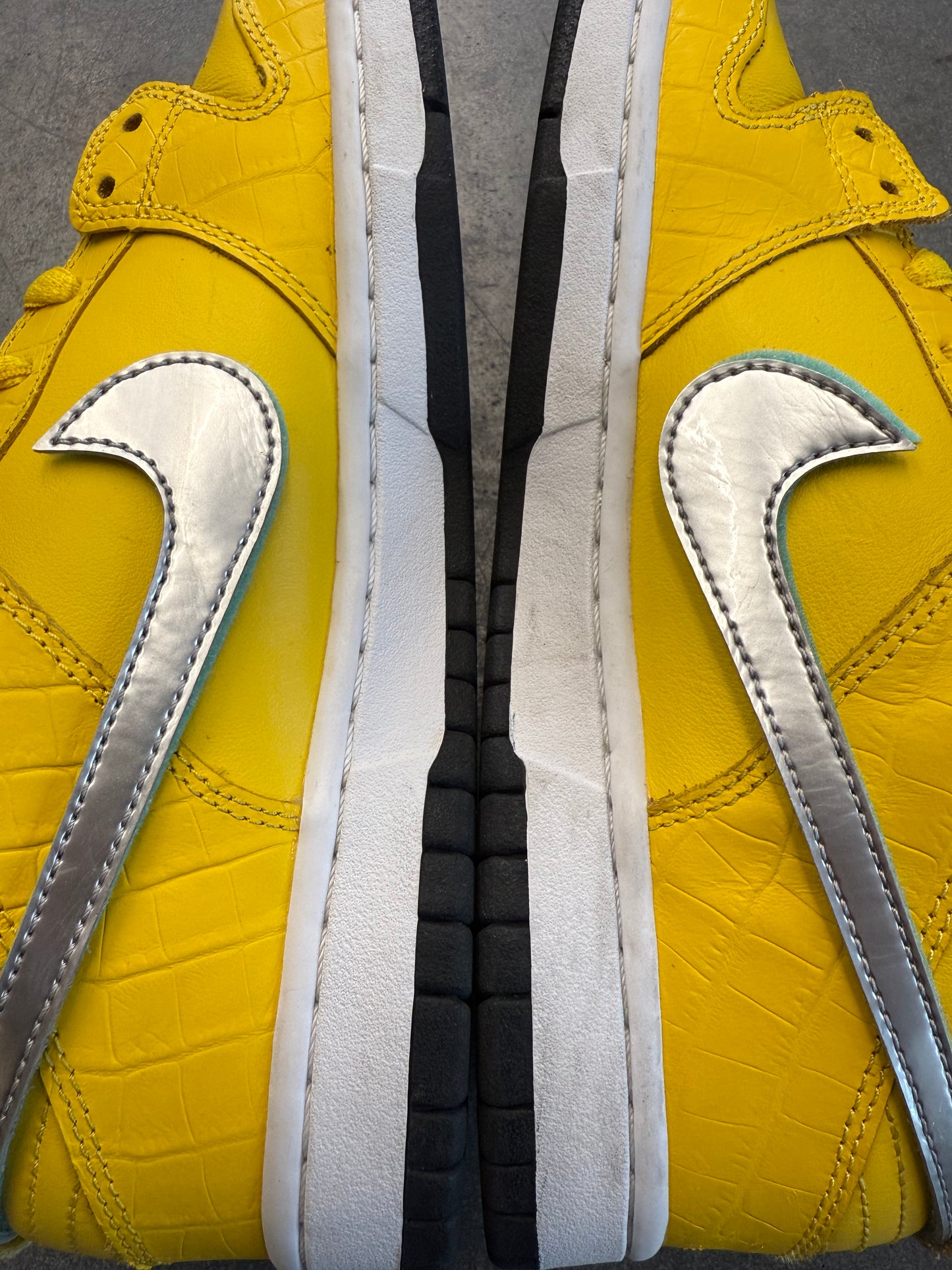 2018 SIZE 8 NIKE SB DUNK LOW DIAMOND SUPPLY CO. CANARY YELLOW [LIL WAYNE'S PERSONAL PAIR] (PRE-OWNED NO BOX)