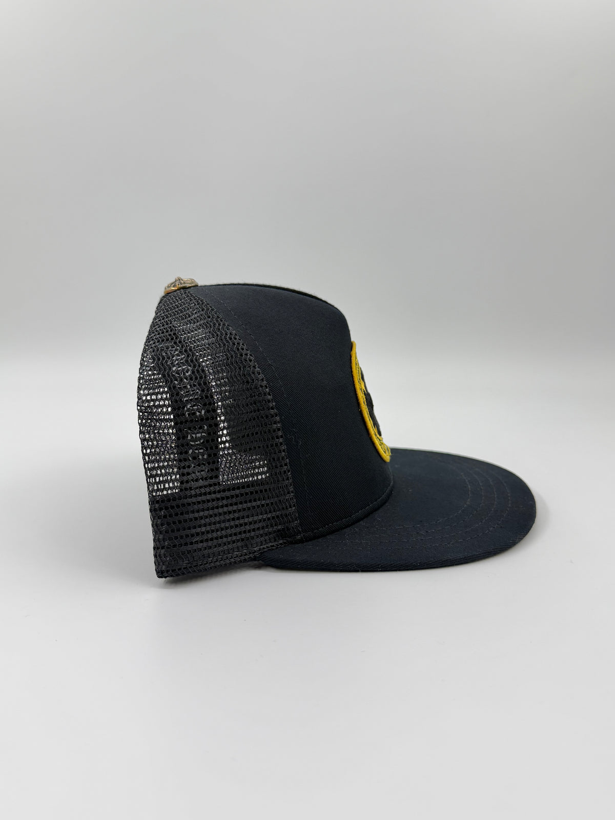 CHROME HEARTS PLUS CROSS SEAL TRUCKER HAT - BLACK