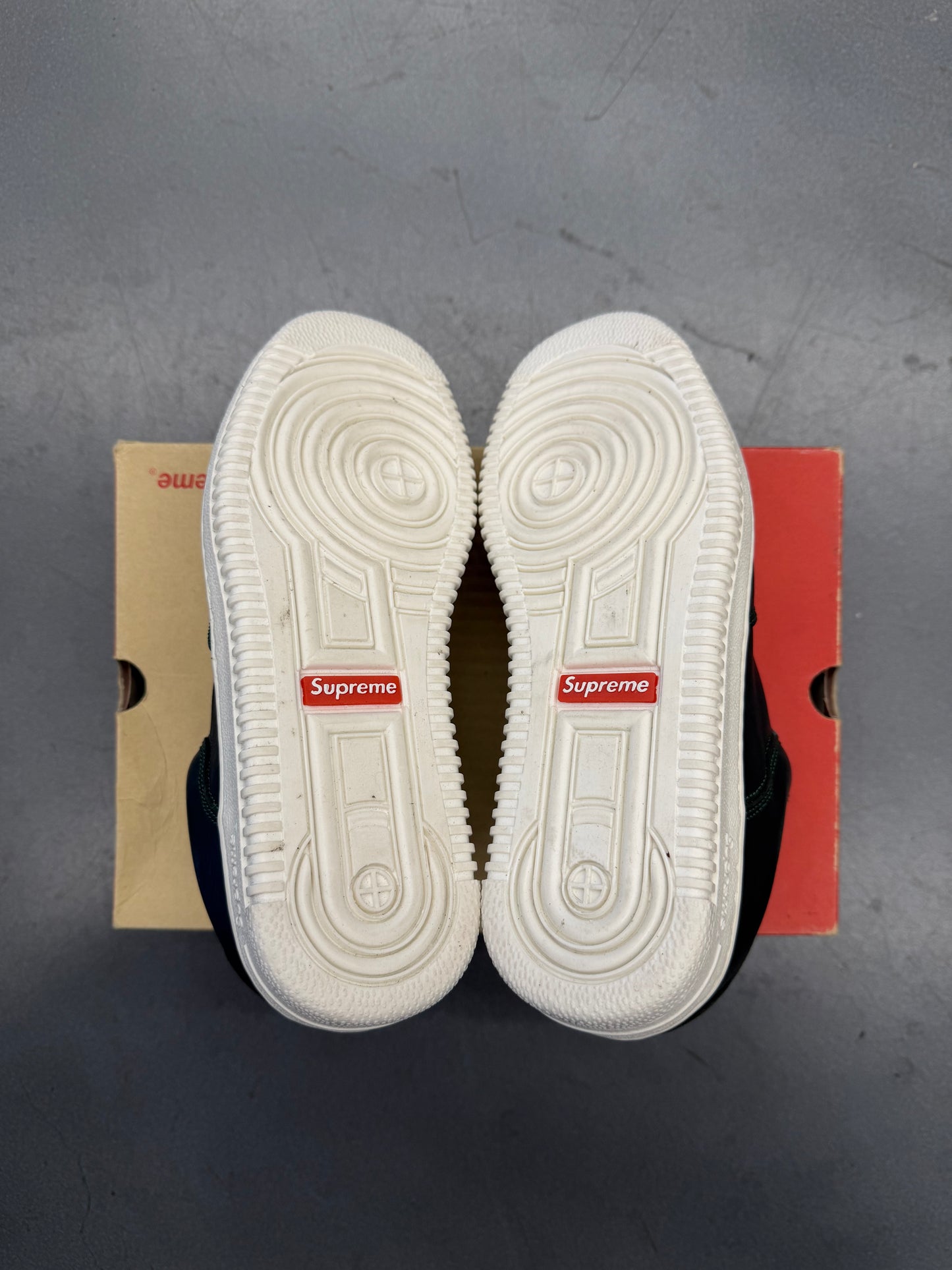 2001 SIZE 8.5 SUPREME DOWNLOW - GREEN (PRE-OWNED WITH BOX)