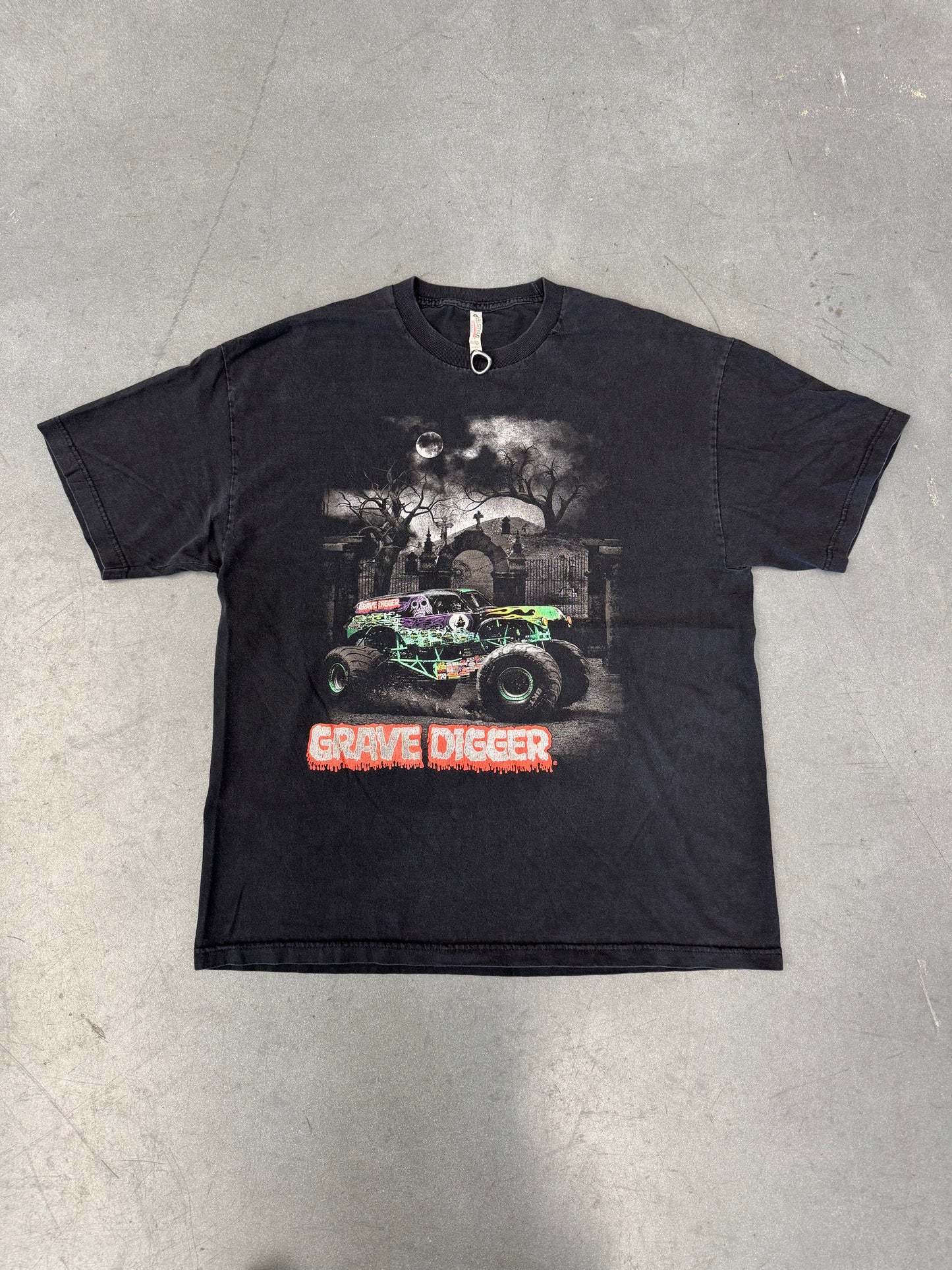 VINTAGE GRAVE DIGGER GRAVEYARD TEE (ALSTYLE TAG)