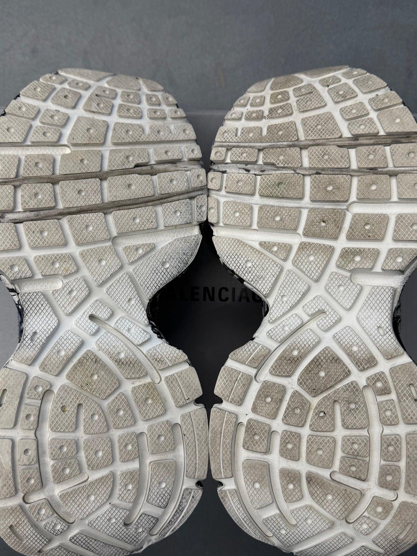 BALENCIAGA 3XL SNEAKER EXTREME GRAFFITI (W/ BOX)