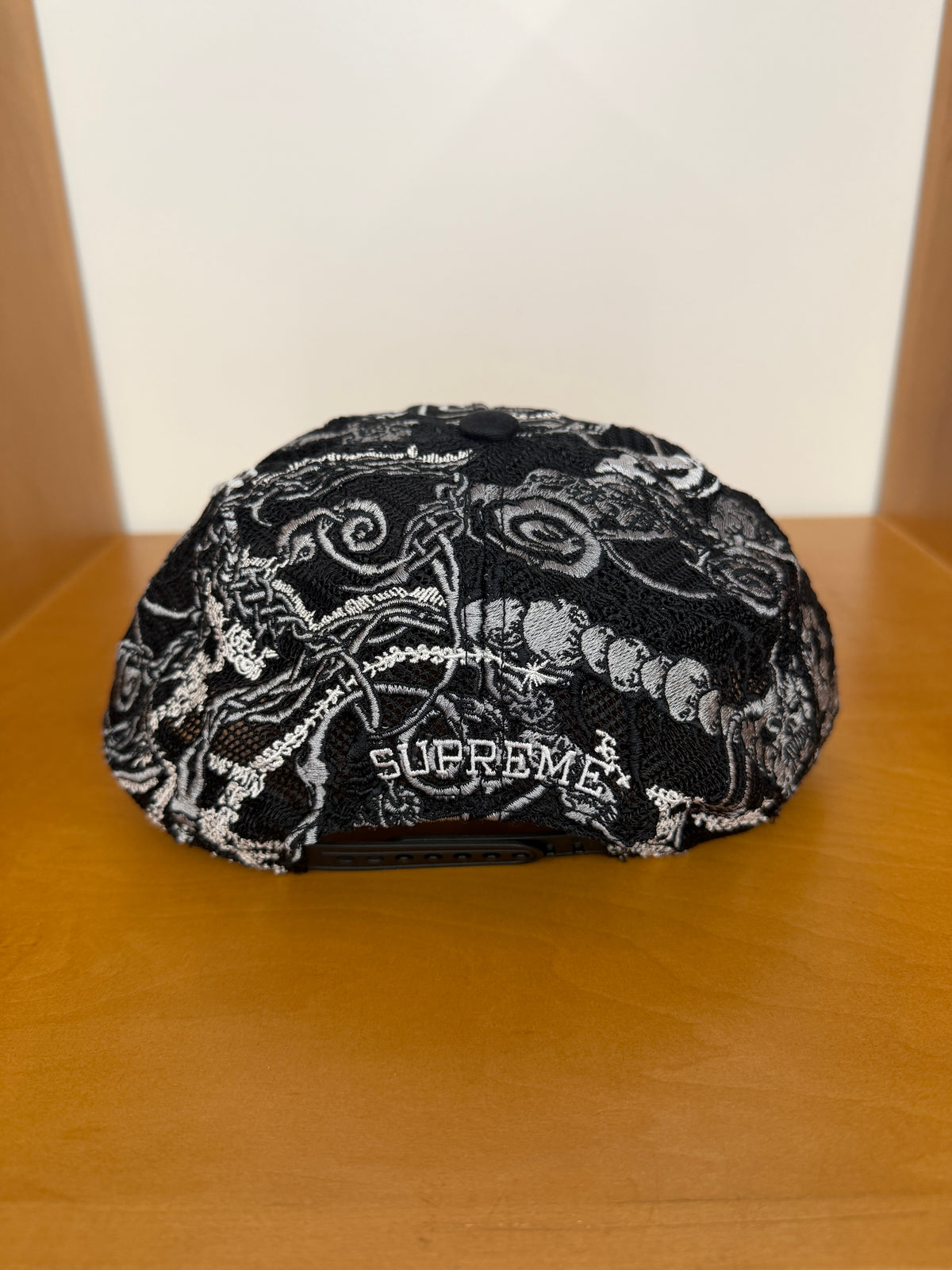 SS26 SUPREME WESTERN EMBROIDERED MESH BACK HAT - BLACK