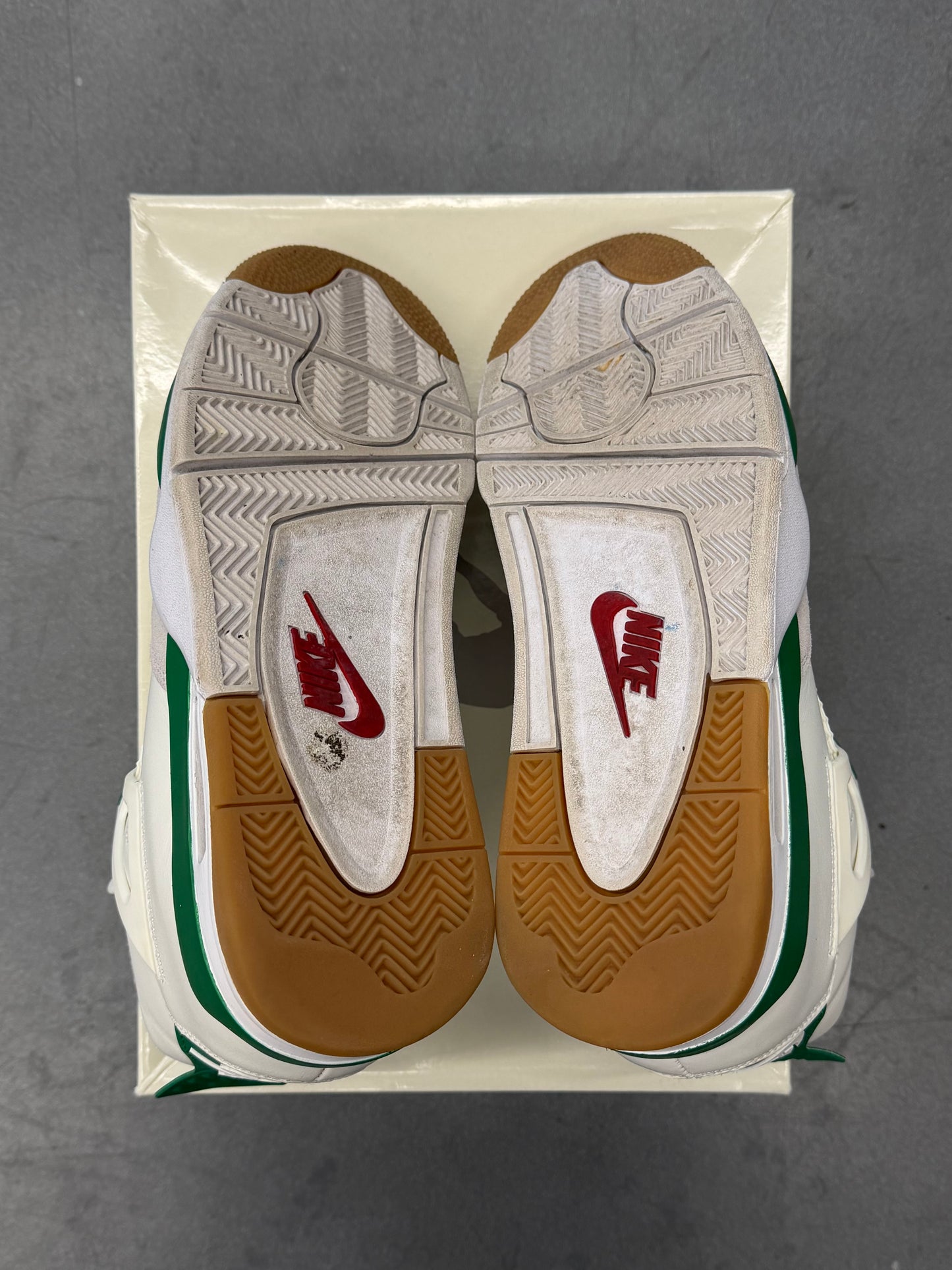 2023 AIR JORDAN 4 SB - PINE GREEN (W/BOX)
