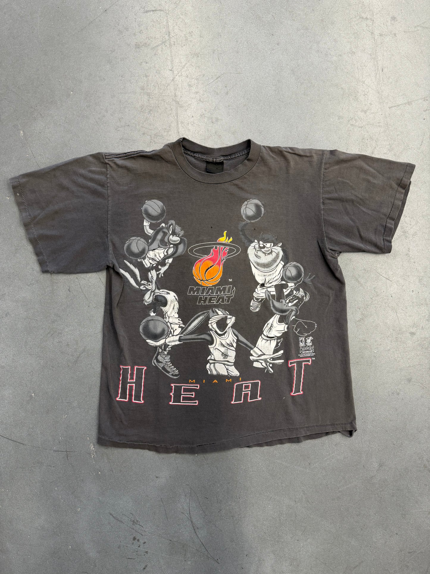 1994 NBA MIAMI HEAT LOONEY TUNES FADED TEE (CHANGES TAG)