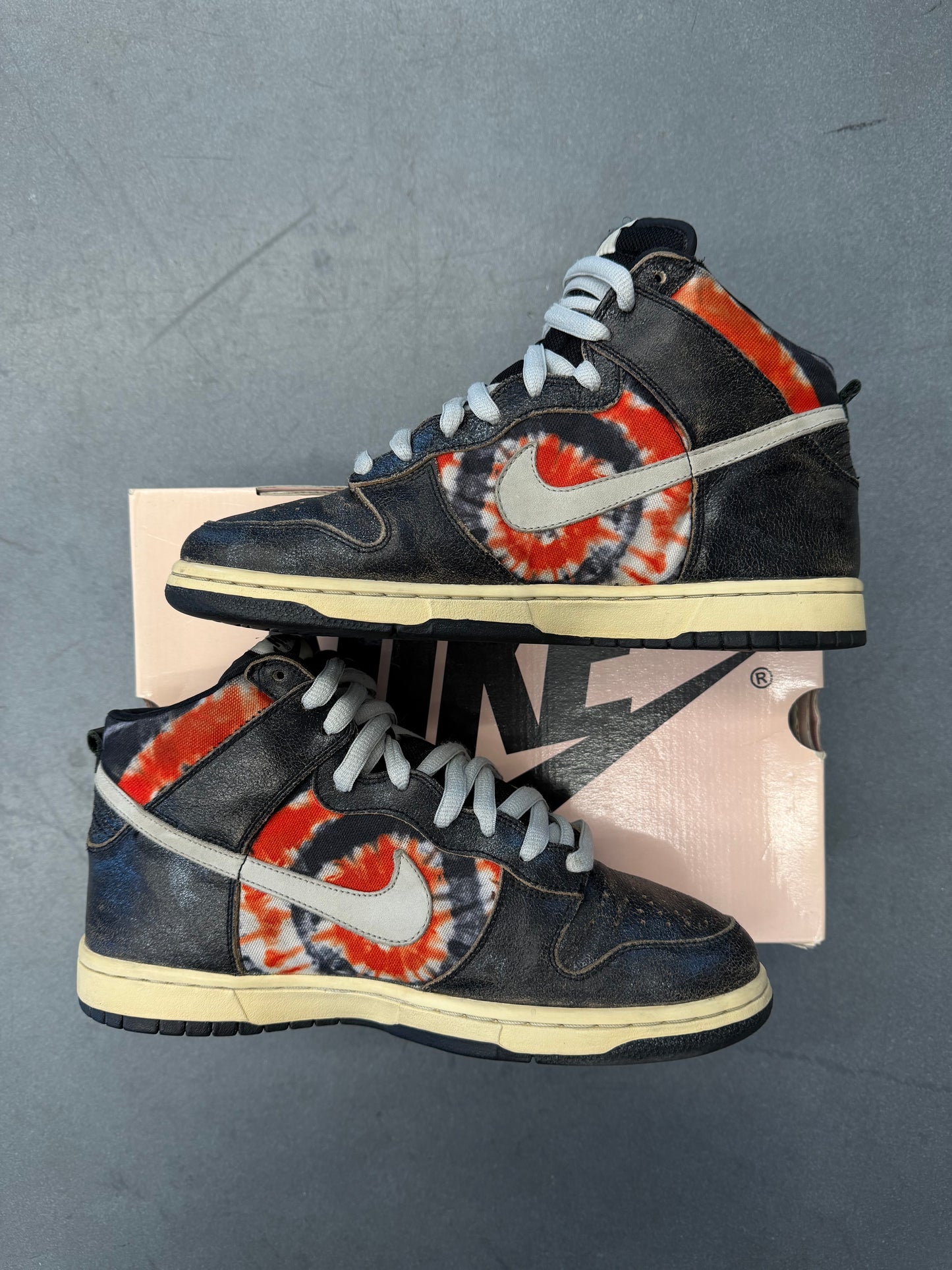 2004 NIKE SB DUNK HIGH HUF (WITH REPLACEMENT PINK BOX)