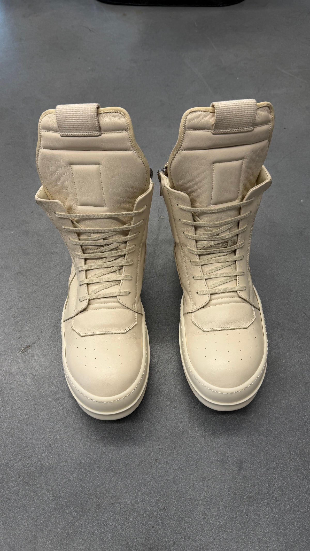 RICK OWENS CHALK WHITE GEOBASKETS