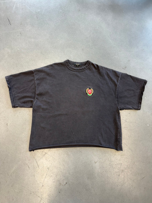 YEEZY SEASON 5 CREST LOGO TEE - BLACK (S) (CROPPED)