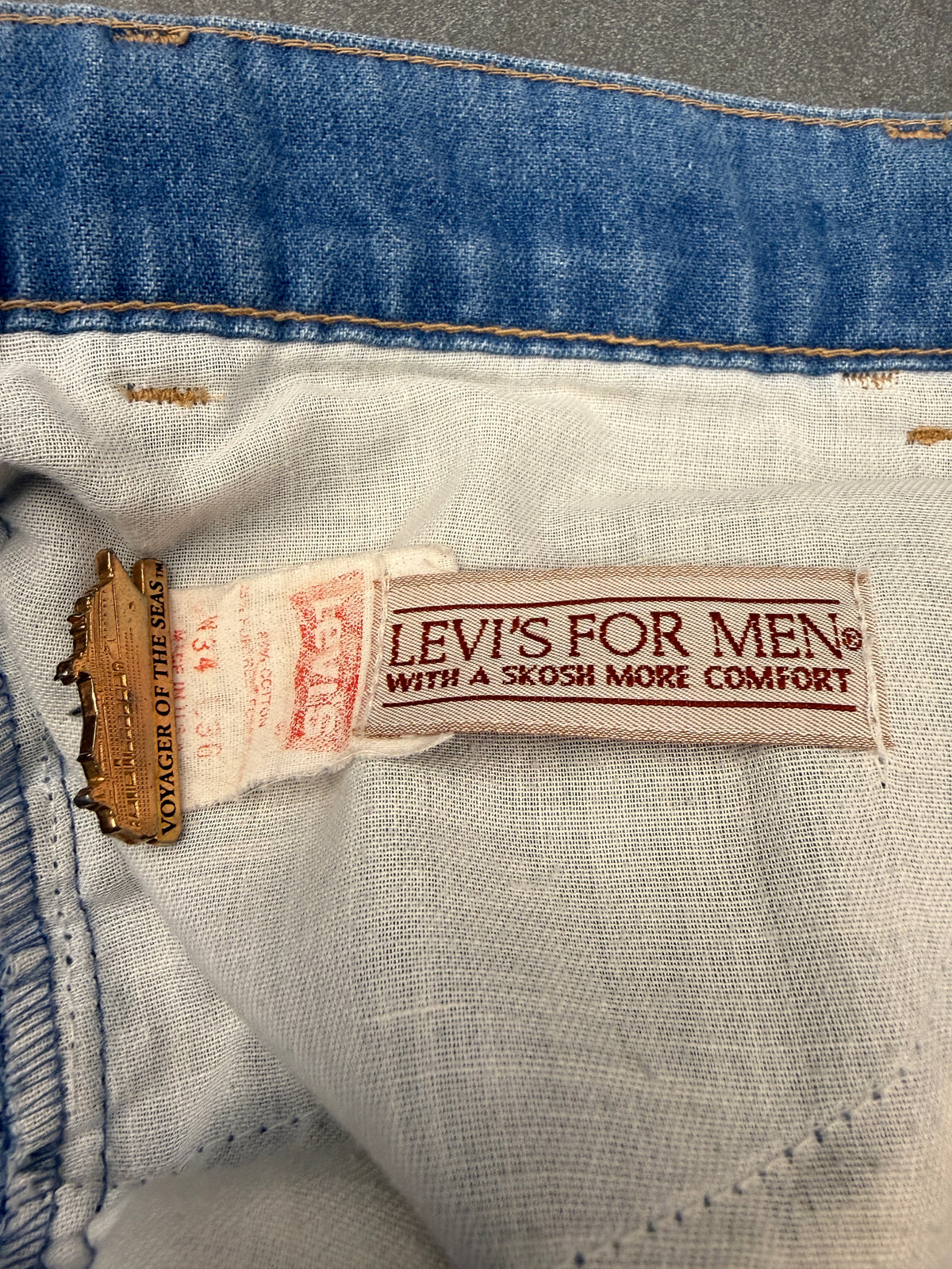 80S LEVI'S FOR MEN WITH A SKOSH MORE COMFORT DENIM JEANS (32X27)