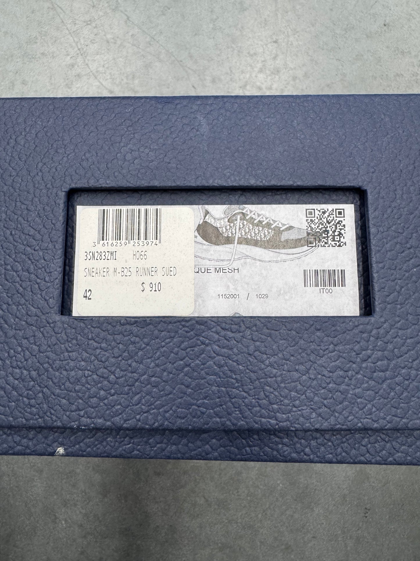 SIZE 42 DIOR B25 RUNNER SNEAKER (PRE-OWNED WITH BOX)