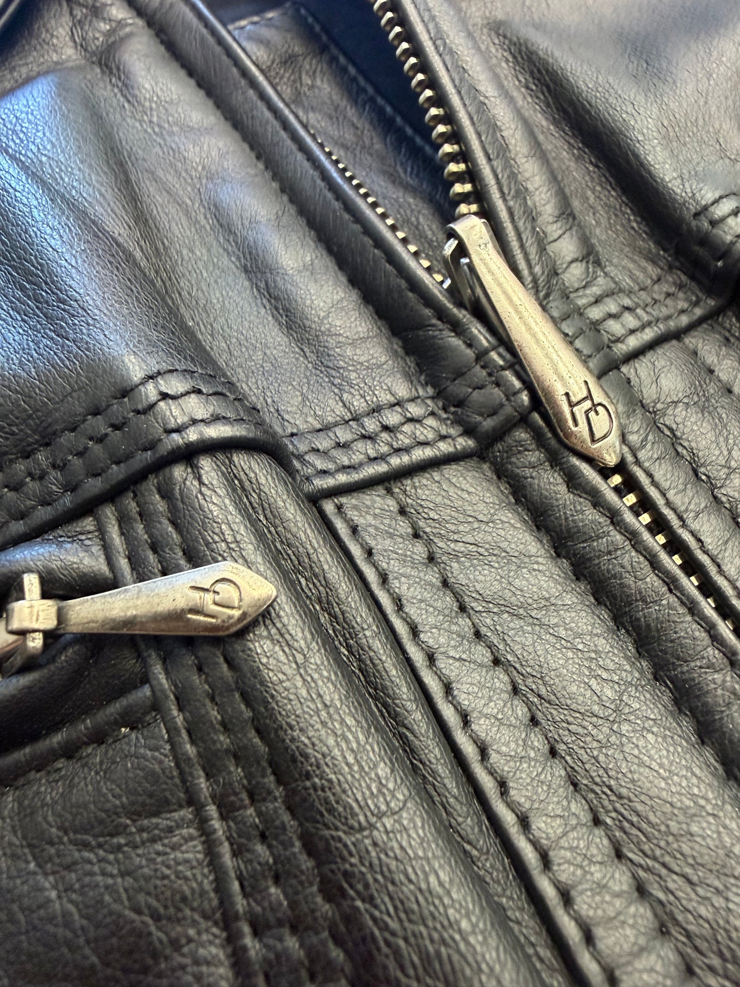 VINTAGE WOMEN'S HARLEY-DAVIDSON COLLARED LEATHER VEST