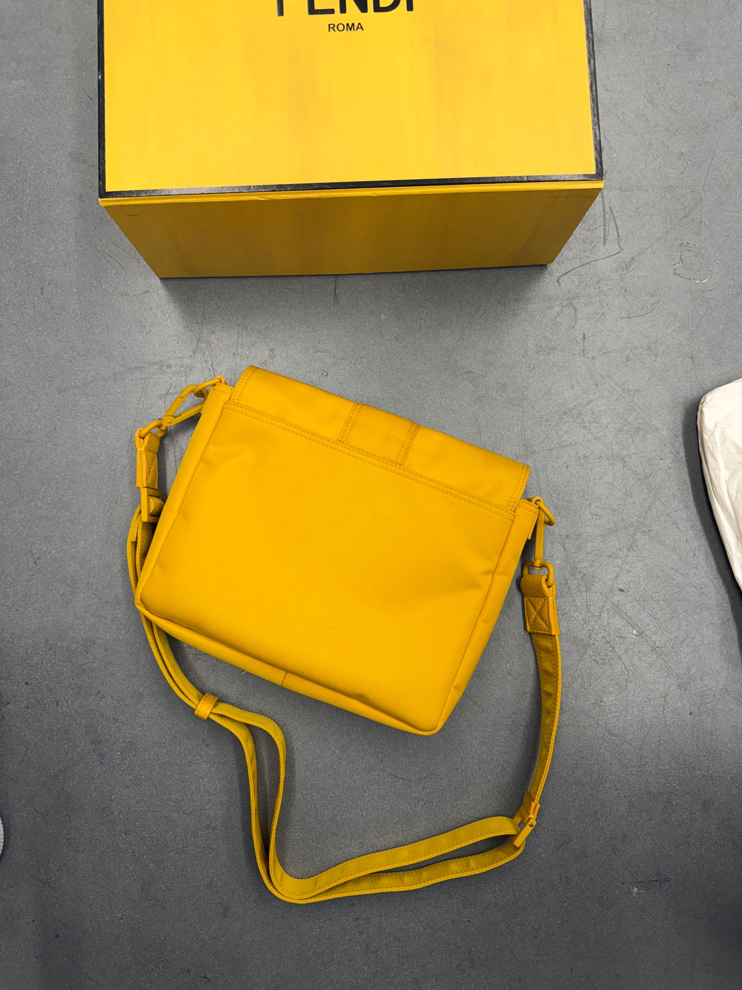 FENDI BAGUETTE MESSENGER BAG MEDIUM