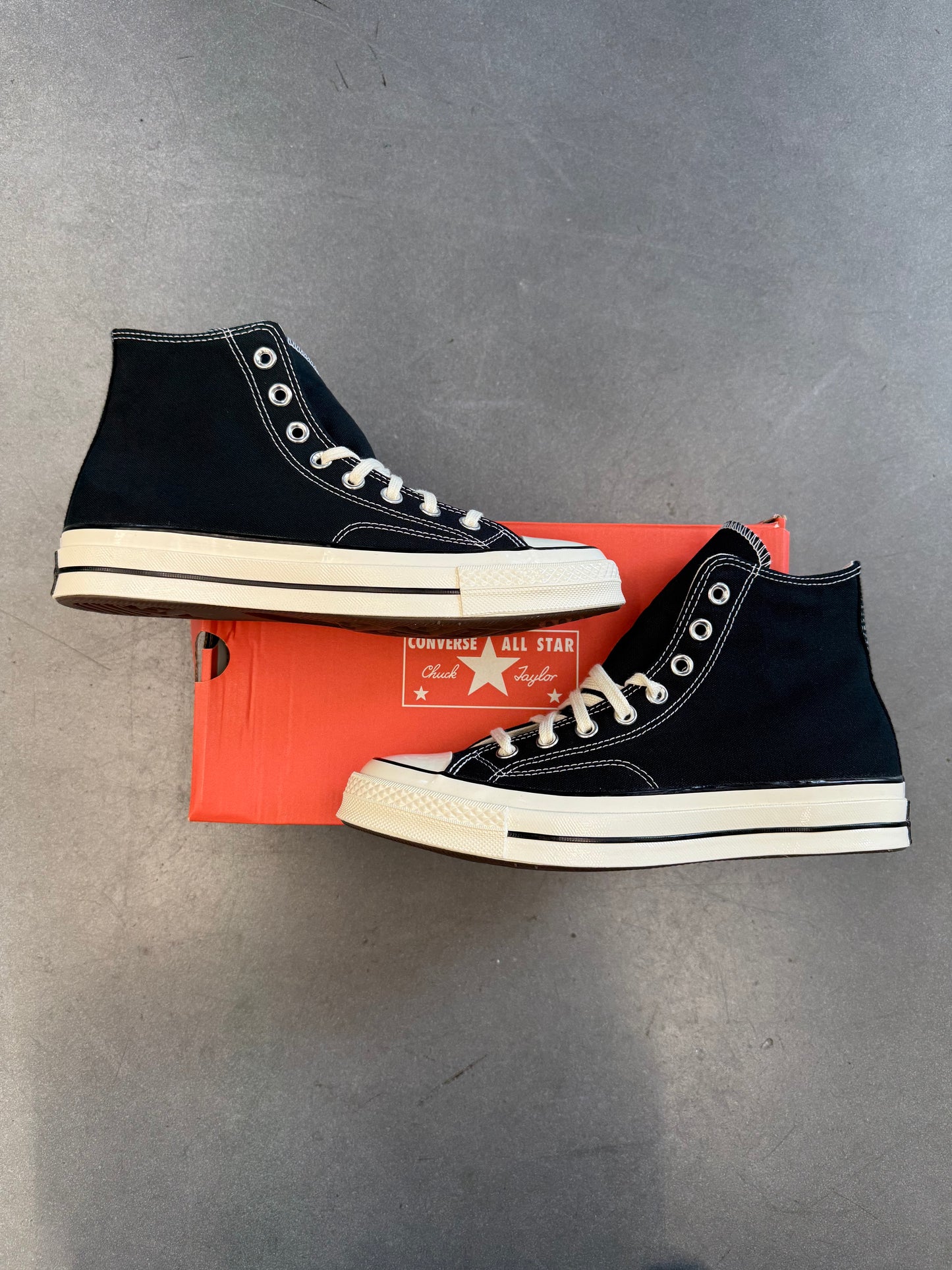 CONVERSE CHUCK TAYLOR ALL STAR CLEAN MID (WITH BOX)