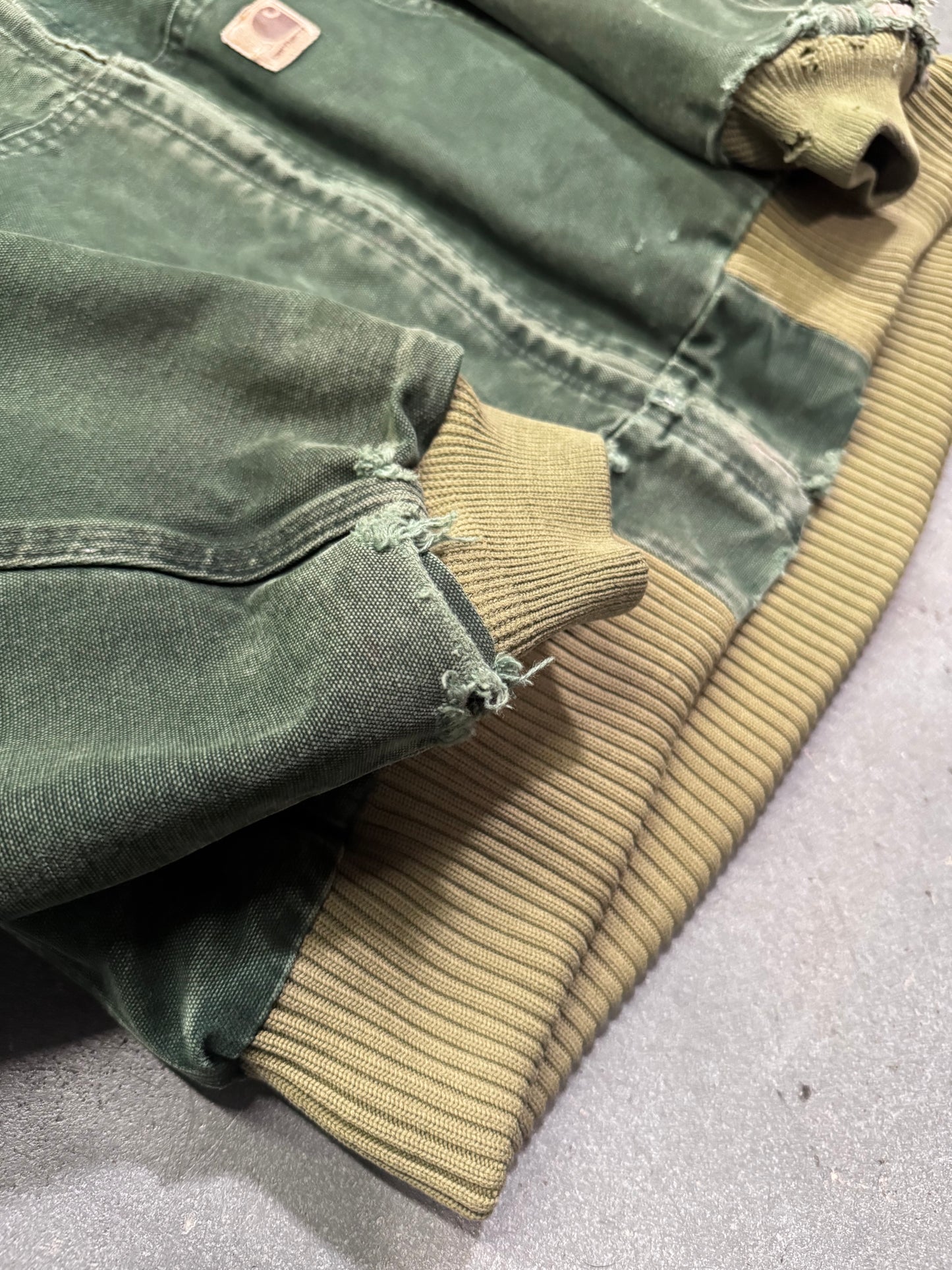 2000'S CARHARTT INSULATED CANVAS HOODIE - DARK GREEN (GREEN WAIST CUFF) (J130SPC L)