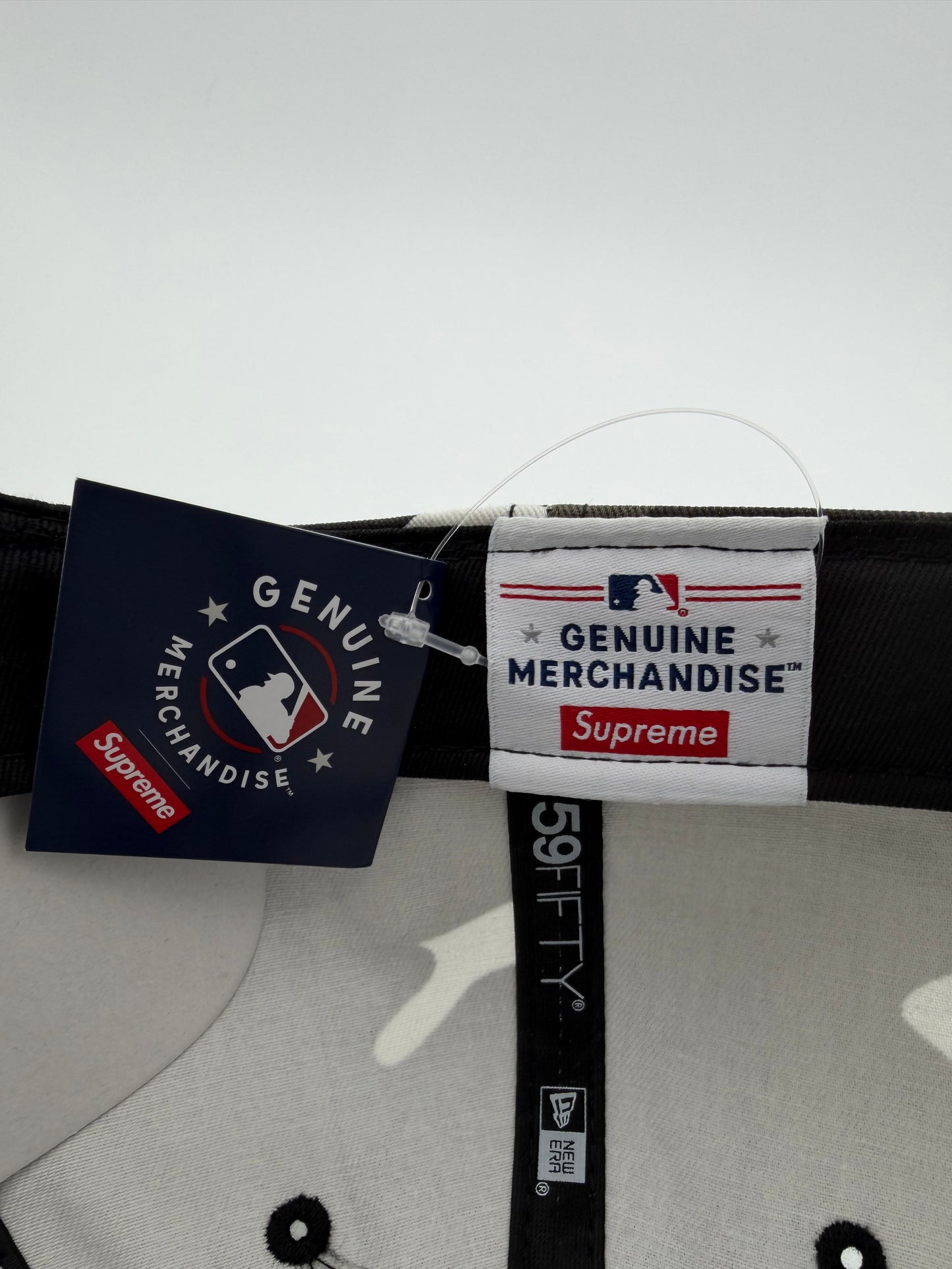 FW25 SUPREME MLB TEAMS BOX LOGO NEW ERA 59FIFTY FITTED CAP - YANKEES SNOW CAMO