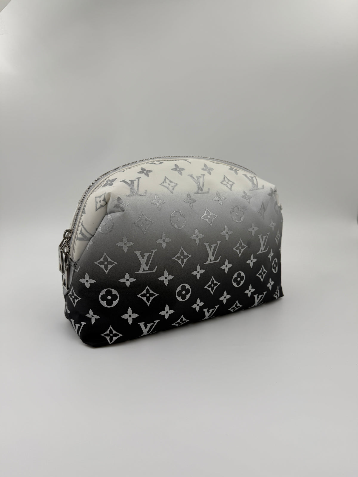2024 LOUIS VUITTON COSMETIC POUCH - FROST GRADIANT SILVER