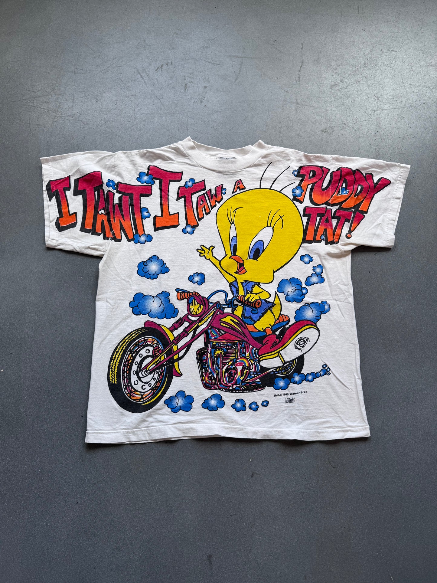 1995 TWEETY "I TAWT I TAW A PUDDY TAT" MOTORCYCLE TEE (TULTEX TAG)