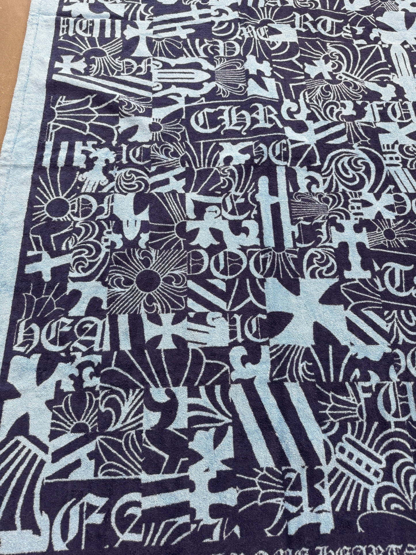 CHROME HEARTS PATTERNED BEACH TOWEL - BLUE