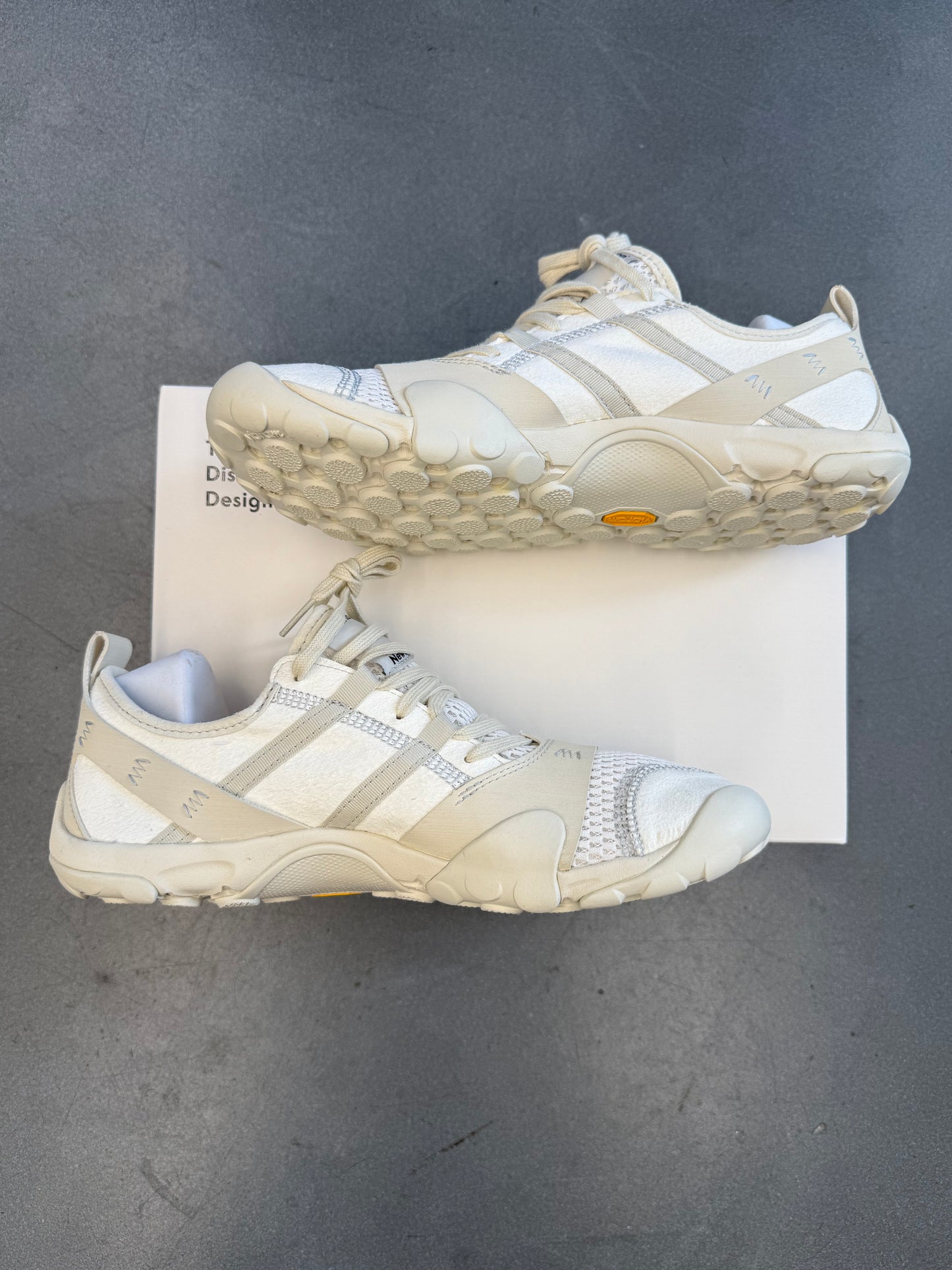 2025 SIZE 9 NEW BALANCE MT10 DISTRICT VISION CLOUD DANCER - WHITE (NEW WITH BOX)