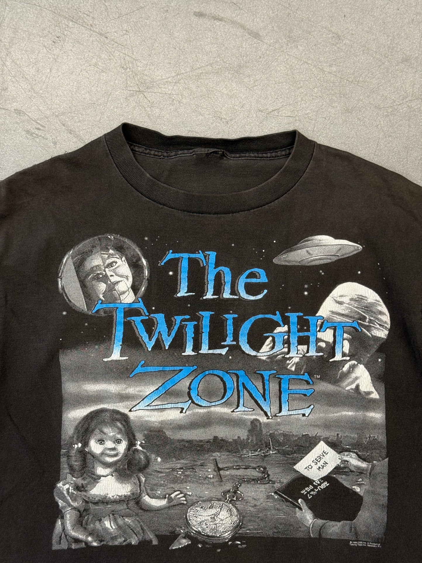 1994 THE TWILIGHT ZONE TO SERVE MAN TEE (PULLED TAG)