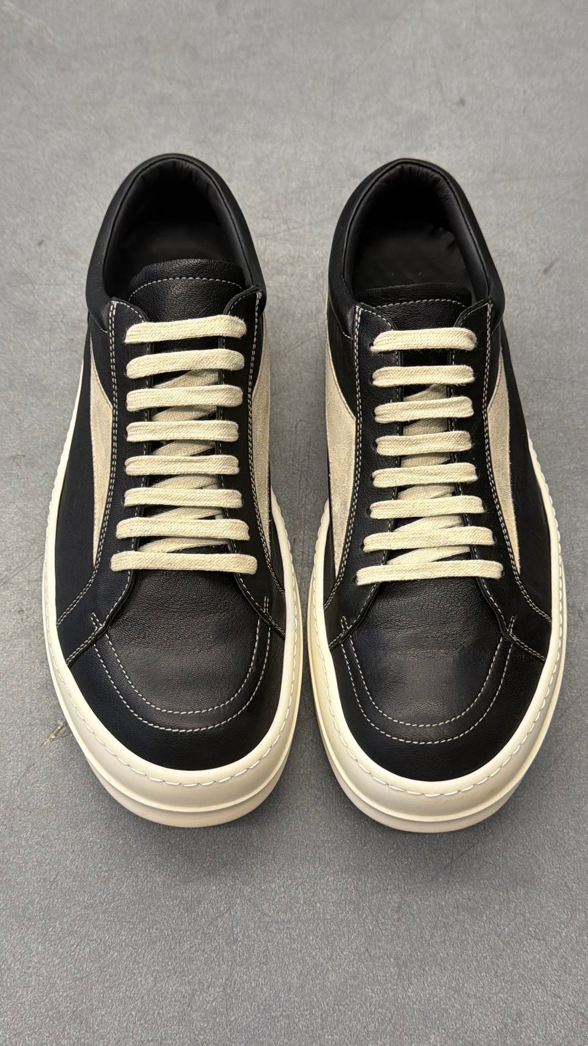 RICK OWENS EARLY VINTAGE LEATHER LOW SNEAKERS - BLACK/MILK (43)