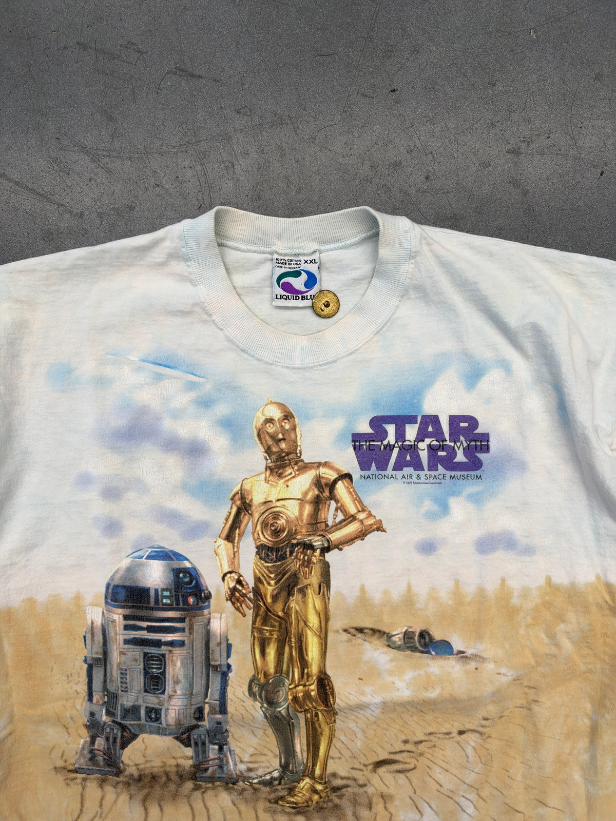 1997 STAR WARS THE MAGIC OF MYTH NATIONAL AIR & SPACE MUSEUM C-3PO & R2-D2 TIE DYE TEE (LIQUID BLUE TAG)