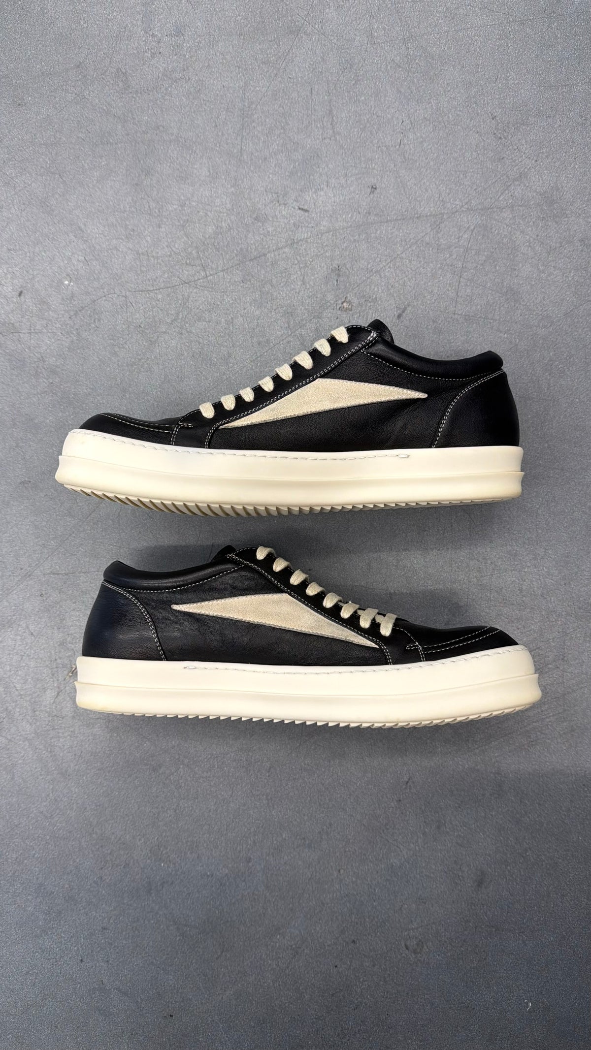 RICK OWENS EARLY VINTAGE LEATHER LOW SNEAKERS - BLACK/MILK (43)