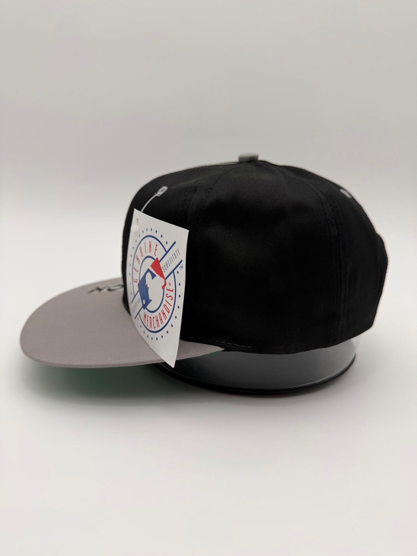 90S WHITE SOX VERTICAL SPELLOUT PANEL SNAPBACK (GENUINE MERCHANDISE TAG) (NWT)