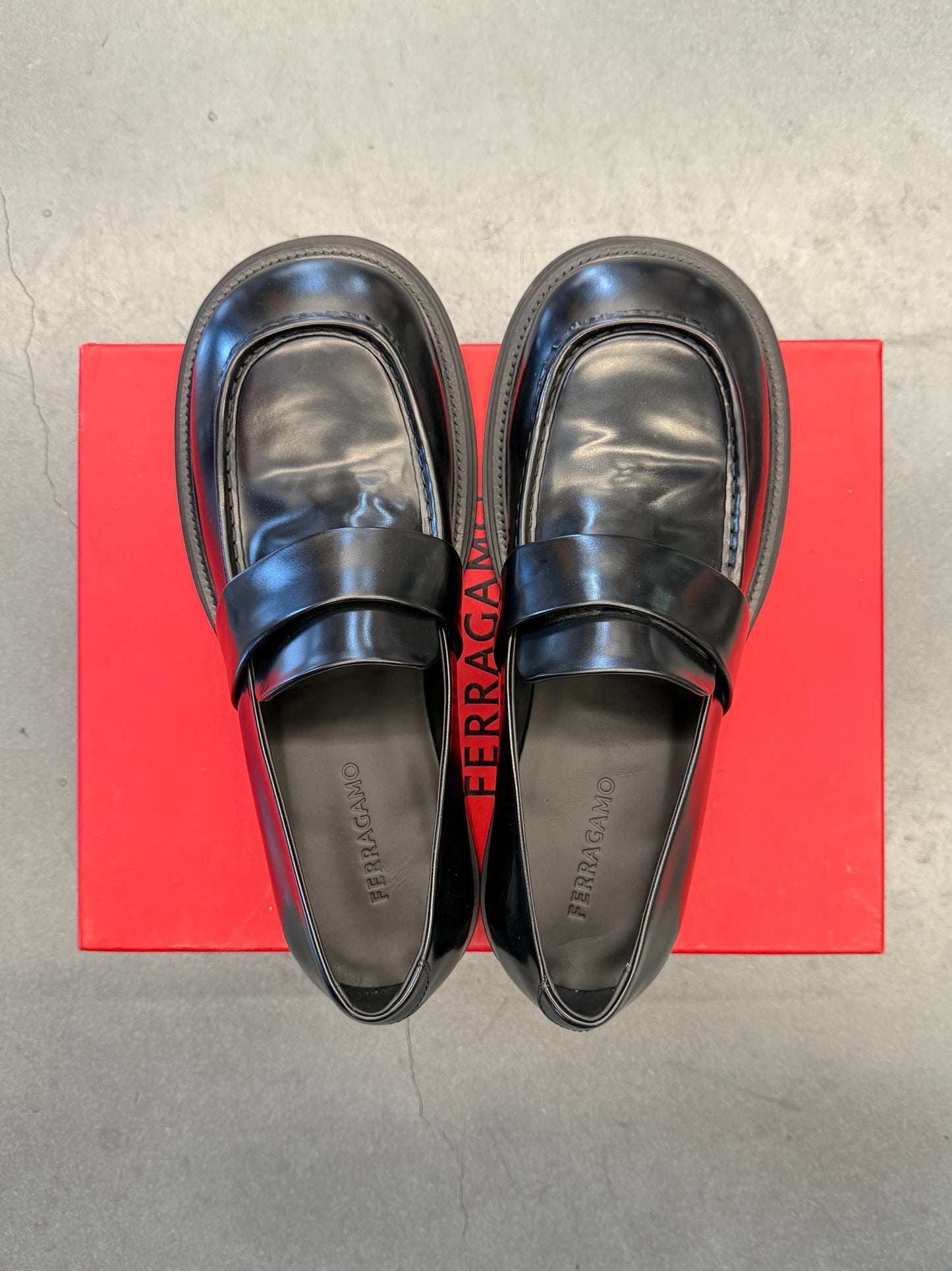 FERRAGAMO FIDELE BLACK LEATHER WIDE TOE LOAFERS (W/BOX)