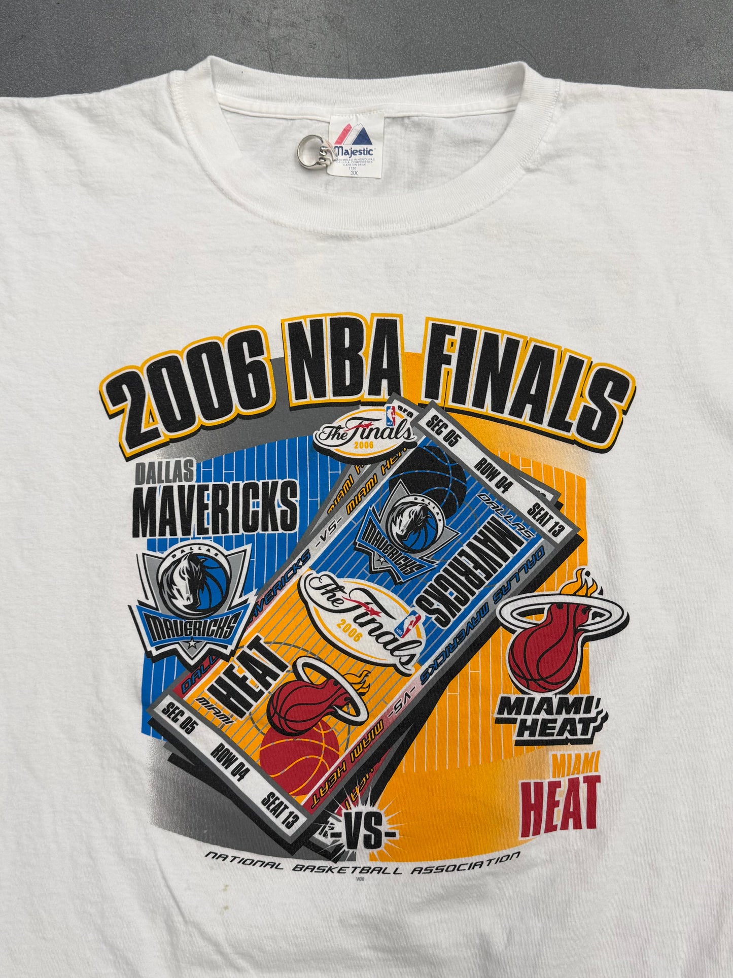 2006 NBA FINALS DALLAS MAVERICKS VS MIAMI HEAT TEE (MAJESTIC TAG)