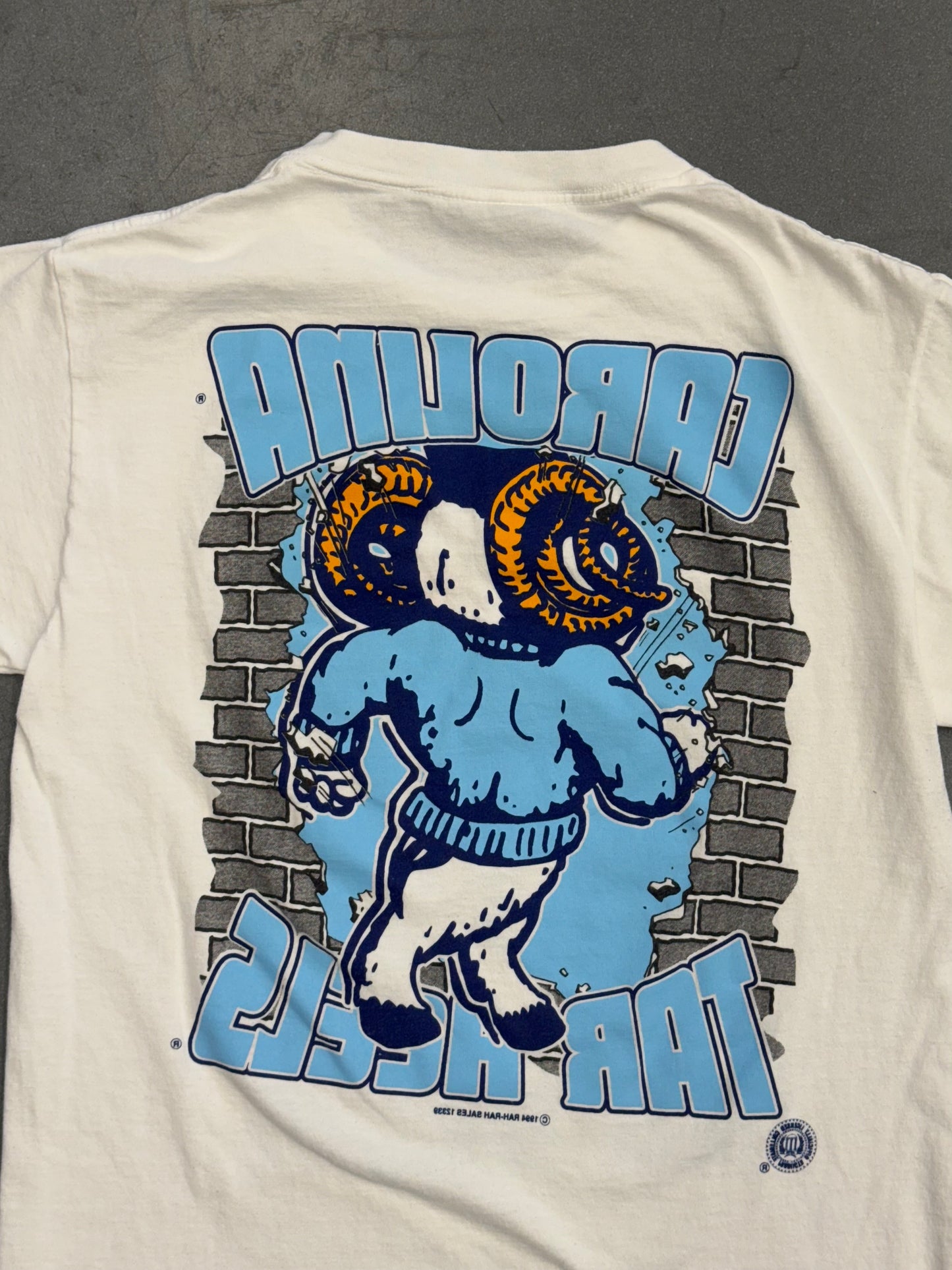 1994 NORTH CAROLINA TAR HEELS BREAKTHROUGH RAH-RAH SALES TEE (STADIUM COURT TAG)