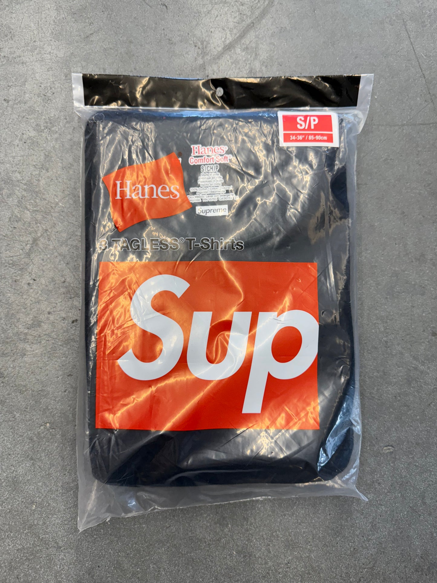 SUPREME HANES TAGLESS T-SHIRTS BLACK 3 PACK (S)